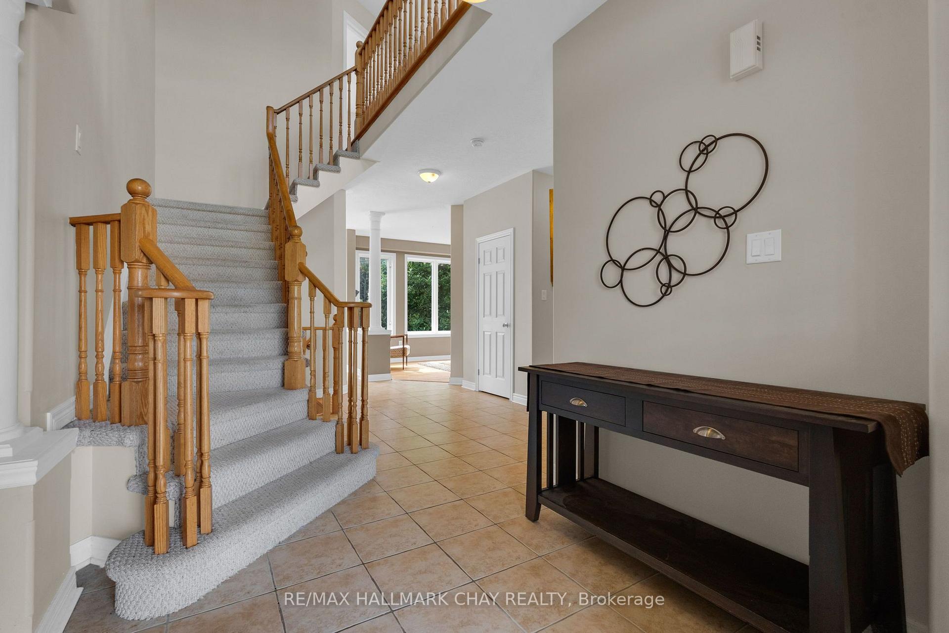 Photo 5 of 46 Birkhall Place, Barrie, Innis-Shore — HOMEH