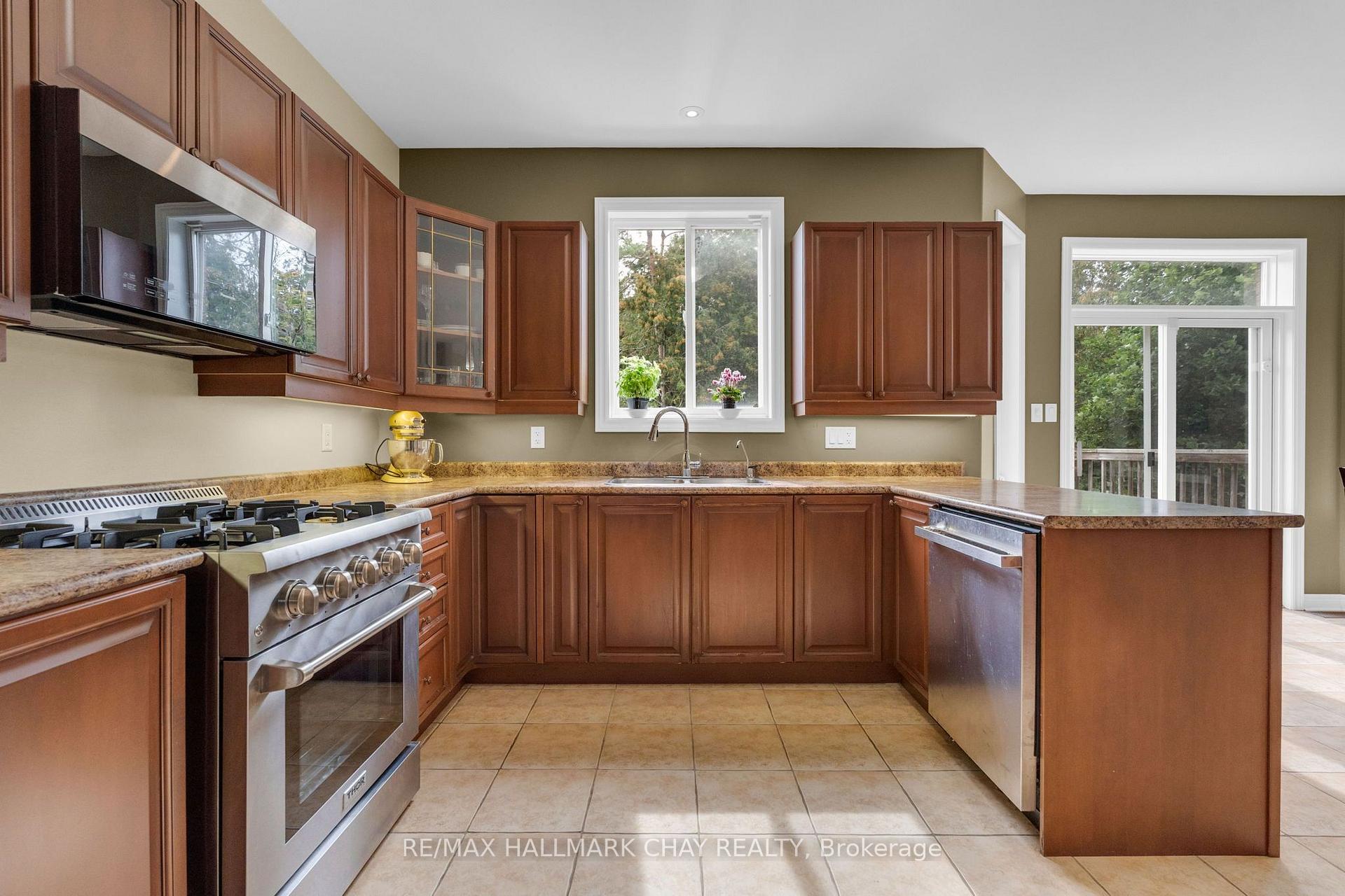 Photo 6 of 46 Birkhall Place, Barrie, Innis-Shore — HOMEH