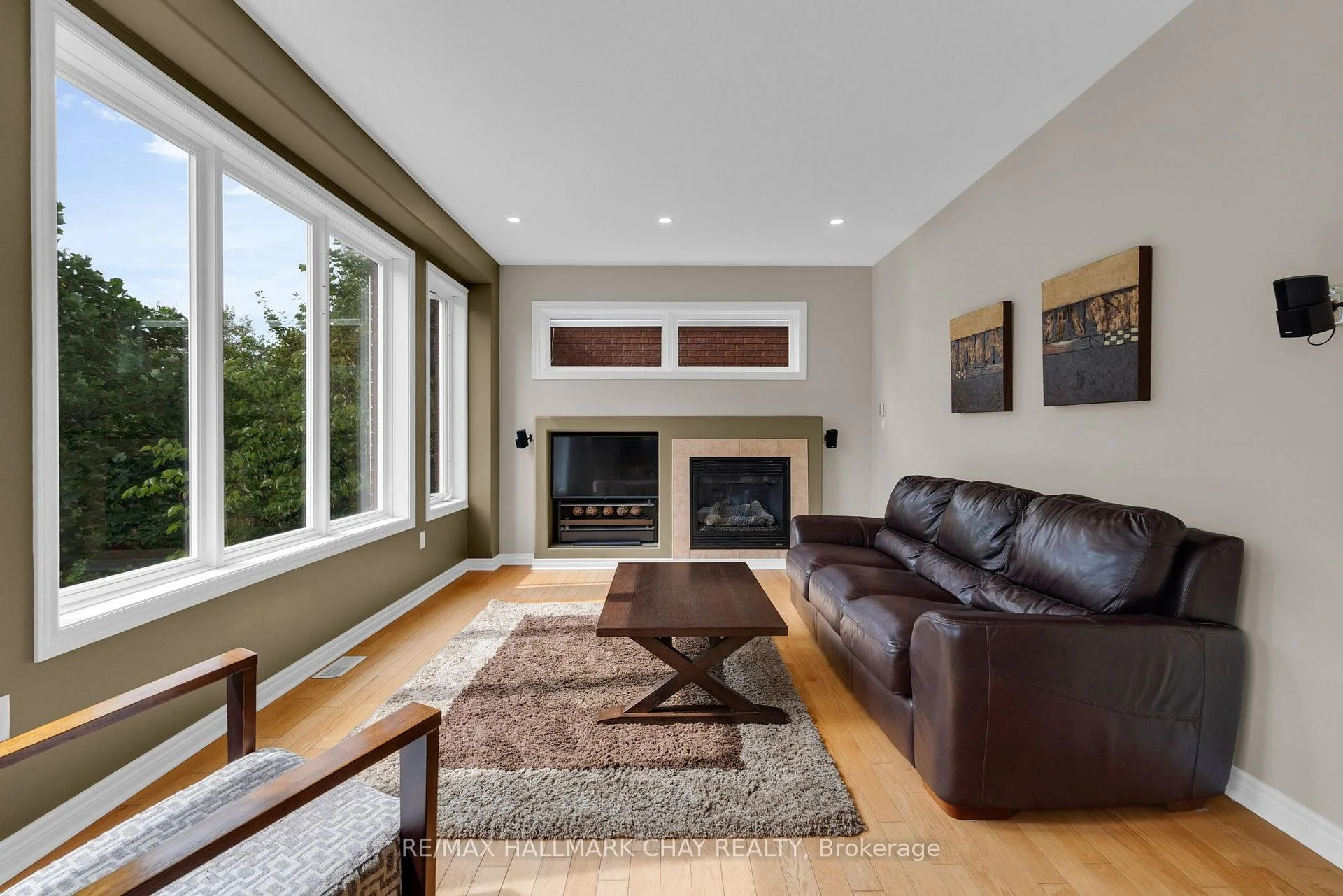 Photo 8 of 46 Birkhall Place, Barrie, Innis-Shore — HOMEH