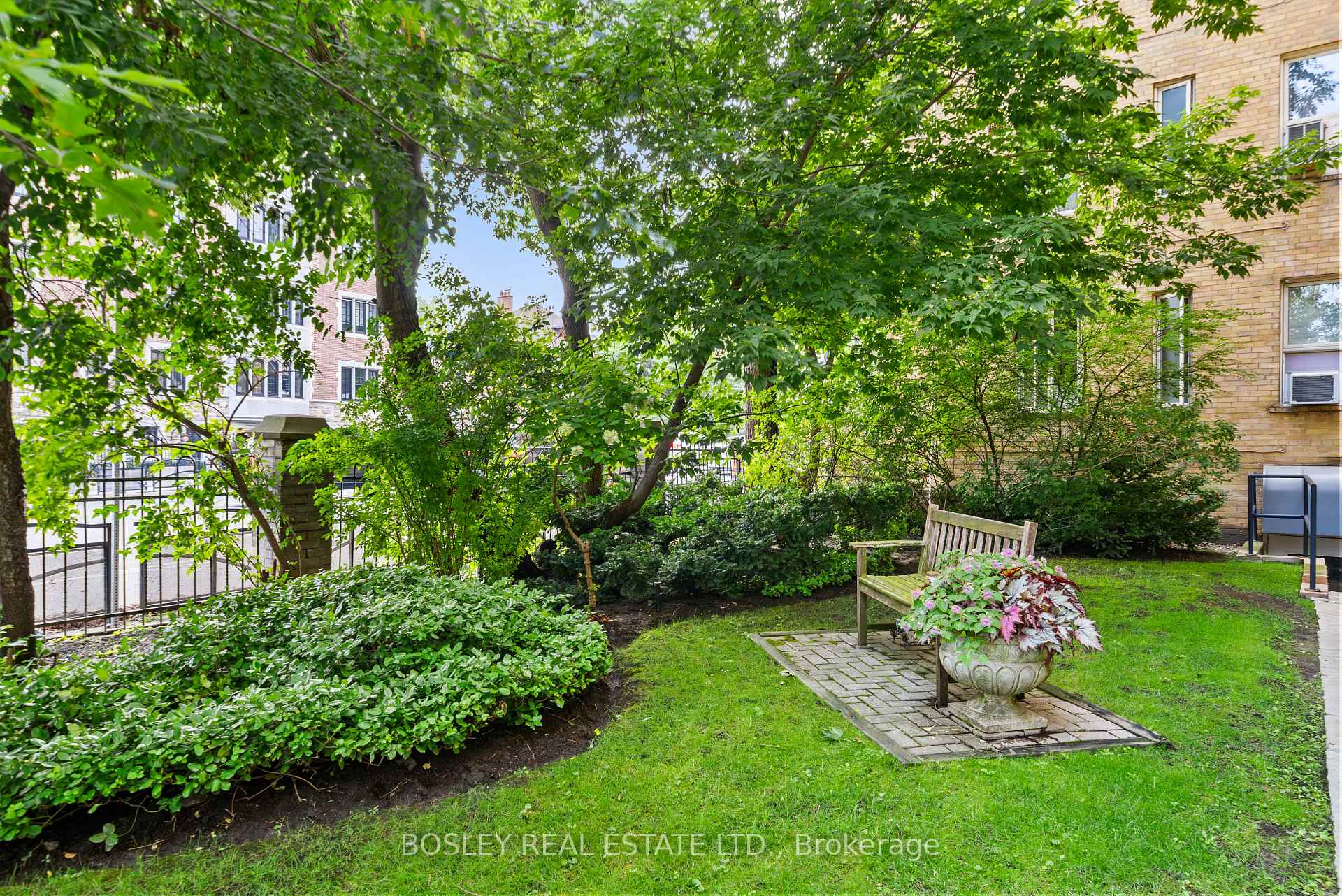 Photo 3 of Unit 210, 150 Farnham Avenue, Toronto, Yonge-St. Clair — HOMEH