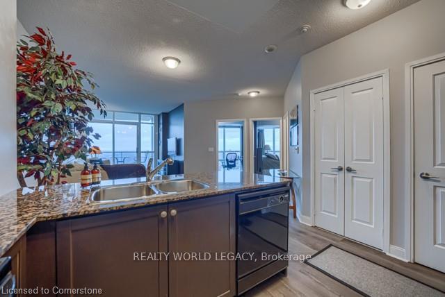 Photo 6 of Unit 2202, 90 Absolute Avenue, Mississauga, City Centre — HOMEH