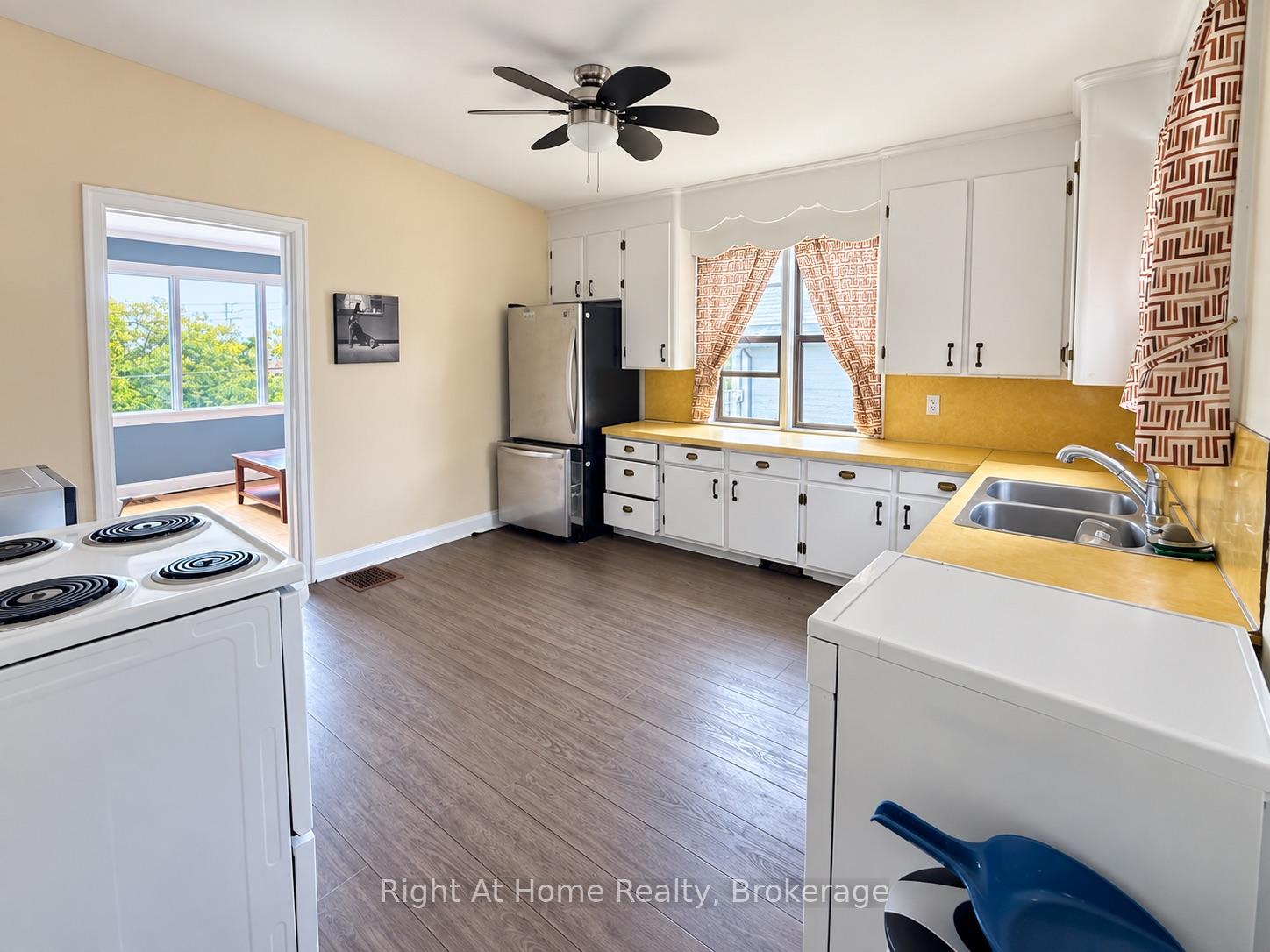 Photo 4 of 28 Dixon Street, Thunder Bay, Court / Cumberland — HOMEH