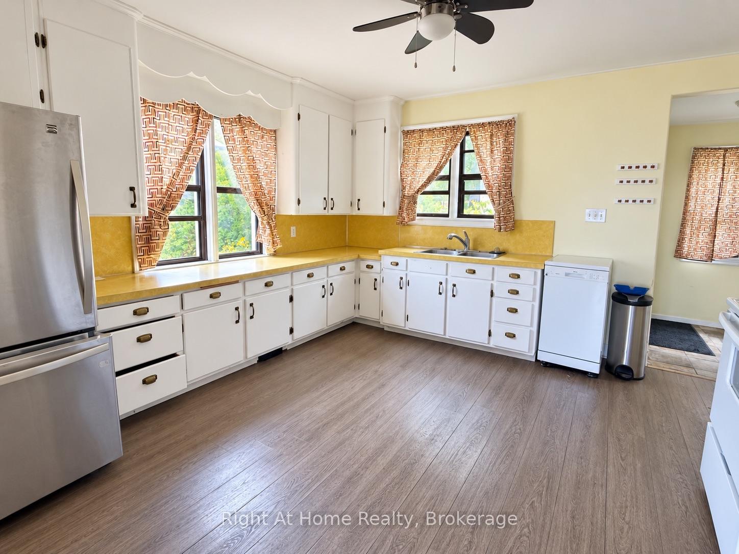 Photo 5 of 28 Dixon Street, Thunder Bay, Court / Cumberland — HOMEH