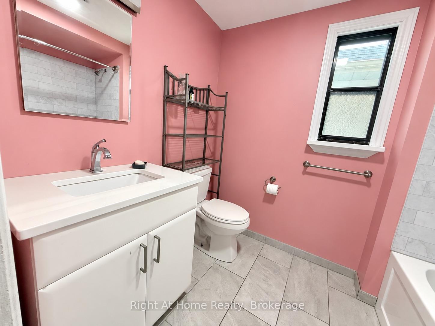 Photo 6 of 28 Dixon Street, Thunder Bay, Court / Cumberland — HOMEH