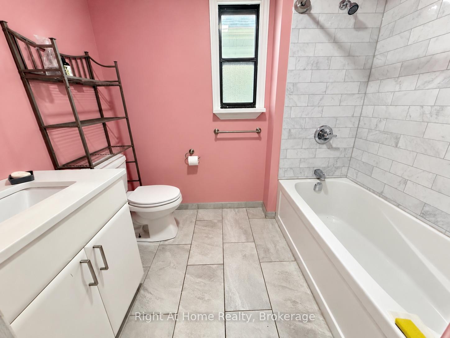 Photo 8 of 28 Dixon Street, Thunder Bay, Court / Cumberland — HOMEH