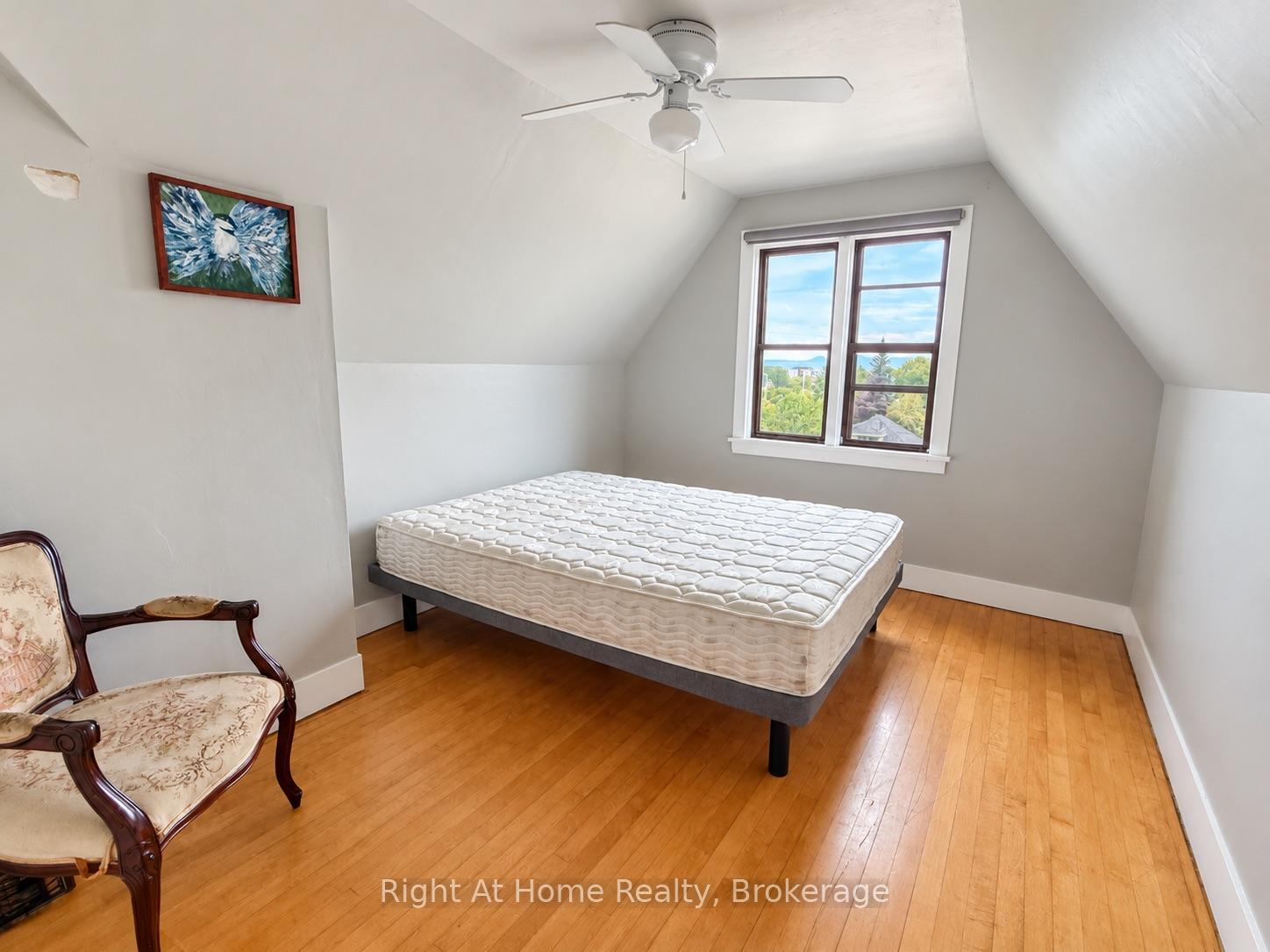 Photo 12 of 28 Dixon Street, Thunder Bay, Court / Cumberland — HOMEH