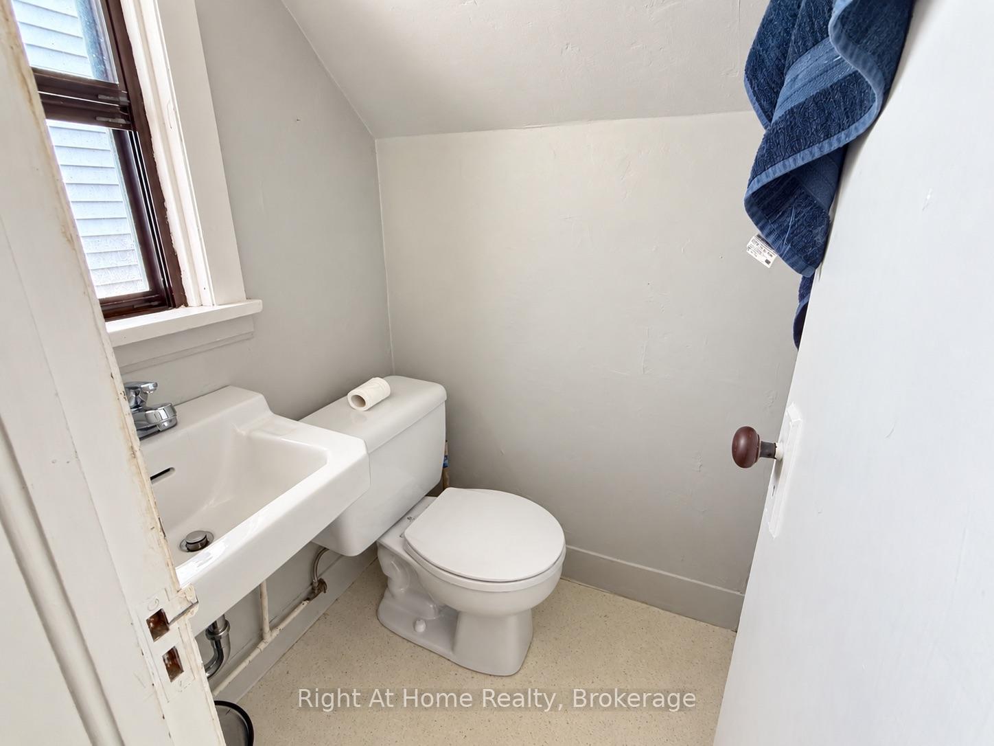 Photo 13 of 28 Dixon Street, Thunder Bay, Court / Cumberland — HOMEH