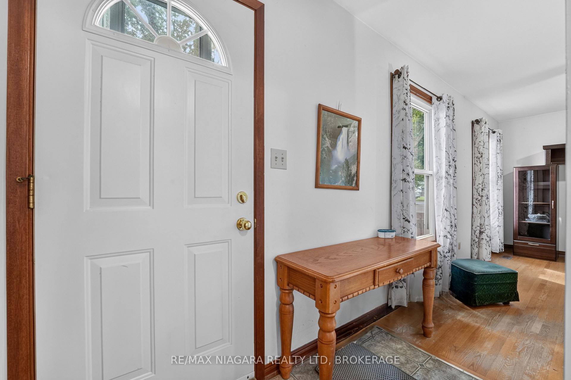 Photo 4 of 6231 Johnson Drive, Niagara Falls, Church's Lane — HOMEH