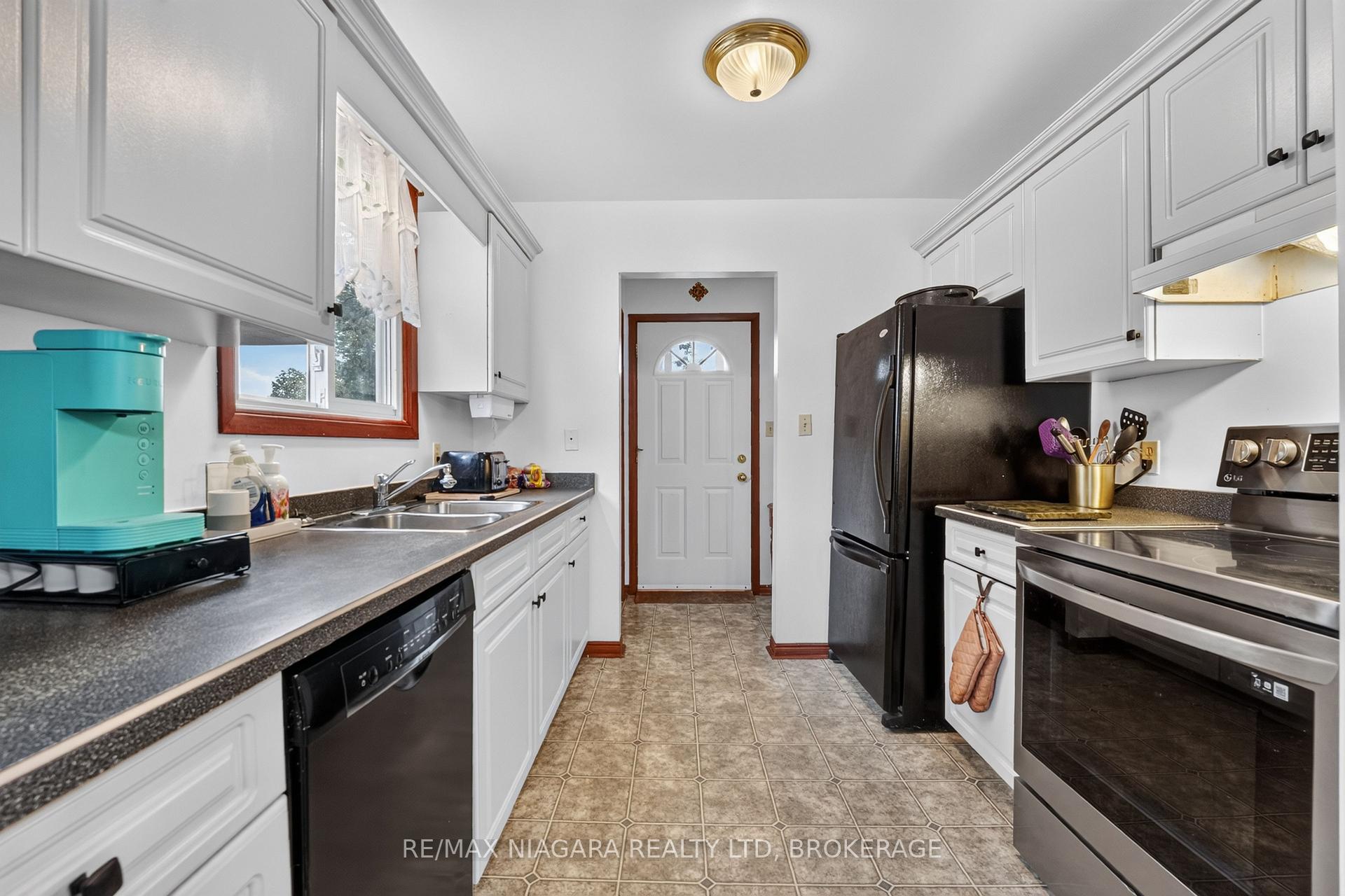 Photo 5 of 6231 Johnson Drive, Niagara Falls, Church's Lane — HOMEH