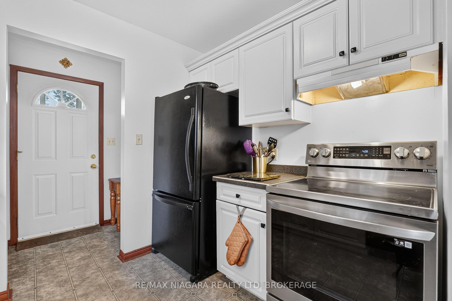 Photo 8 of 6231 Johnson Drive, Niagara Falls, Church's Lane — HOMEH