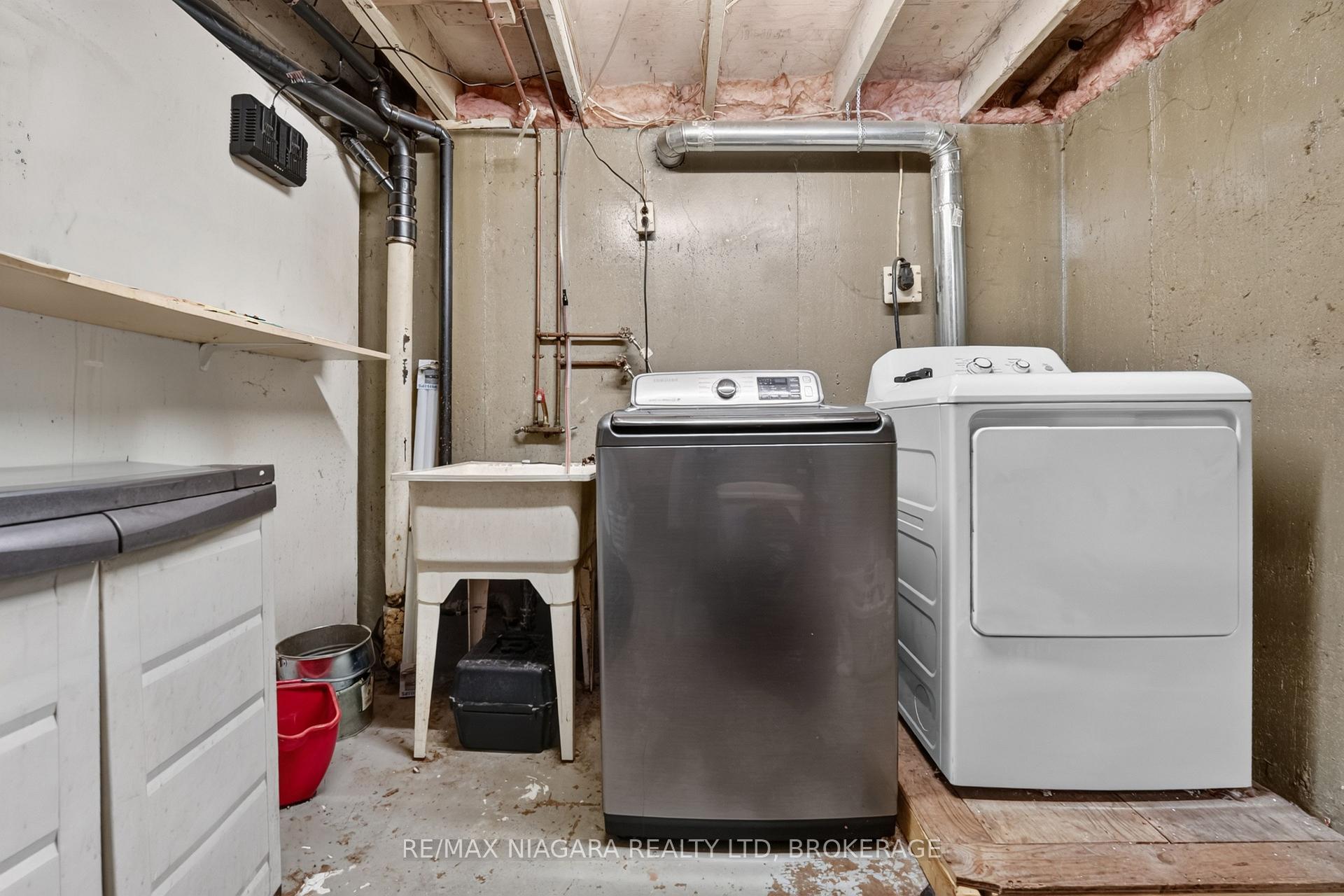 Photo 33 of 6231 Johnson Drive, Niagara Falls, Church's Lane — HOMEH