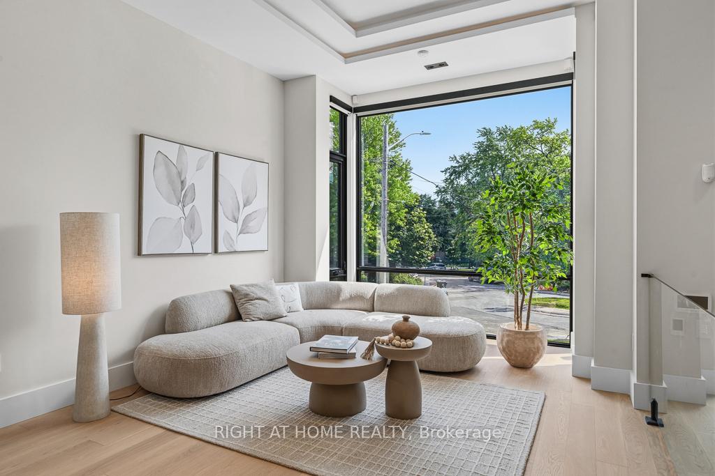 Photo 3 of 77 Walder Avenue, North York, Bridle Path-Sunnybrook-York Mills — HOMEH