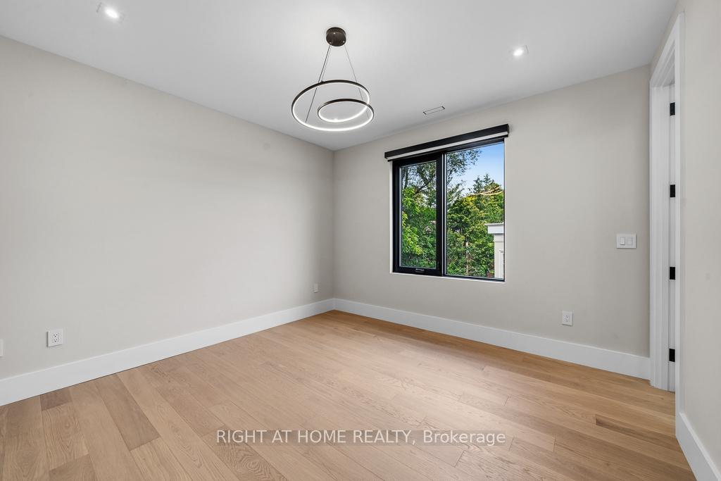 Photo 34 of 77 Walder Avenue, North York, Bridle Path-Sunnybrook-York Mills — HOMEH