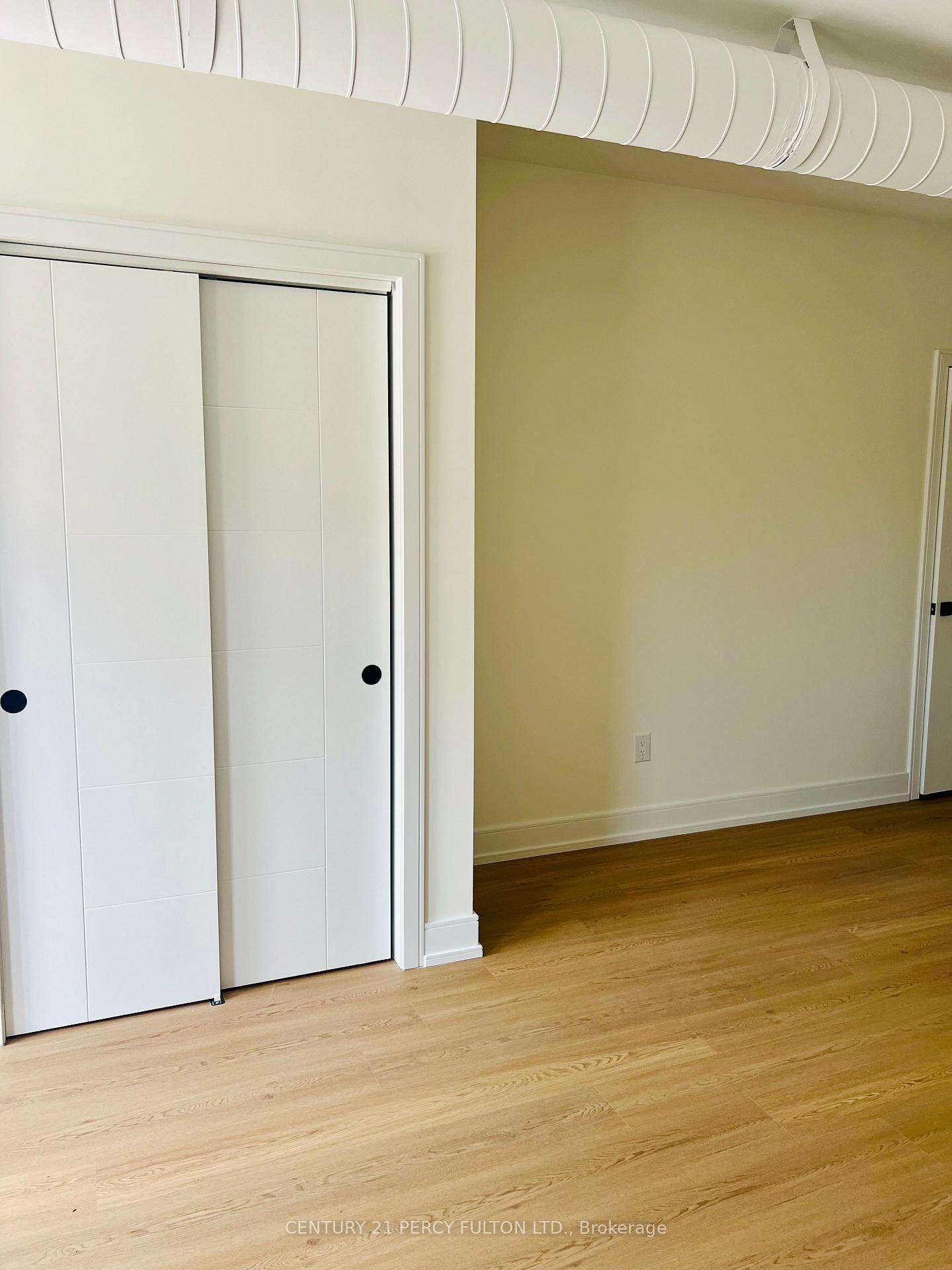 Photo 4 of Unit 17, 854 Doon Village Road W, Kitchener, Pioneer Park — HOMEH