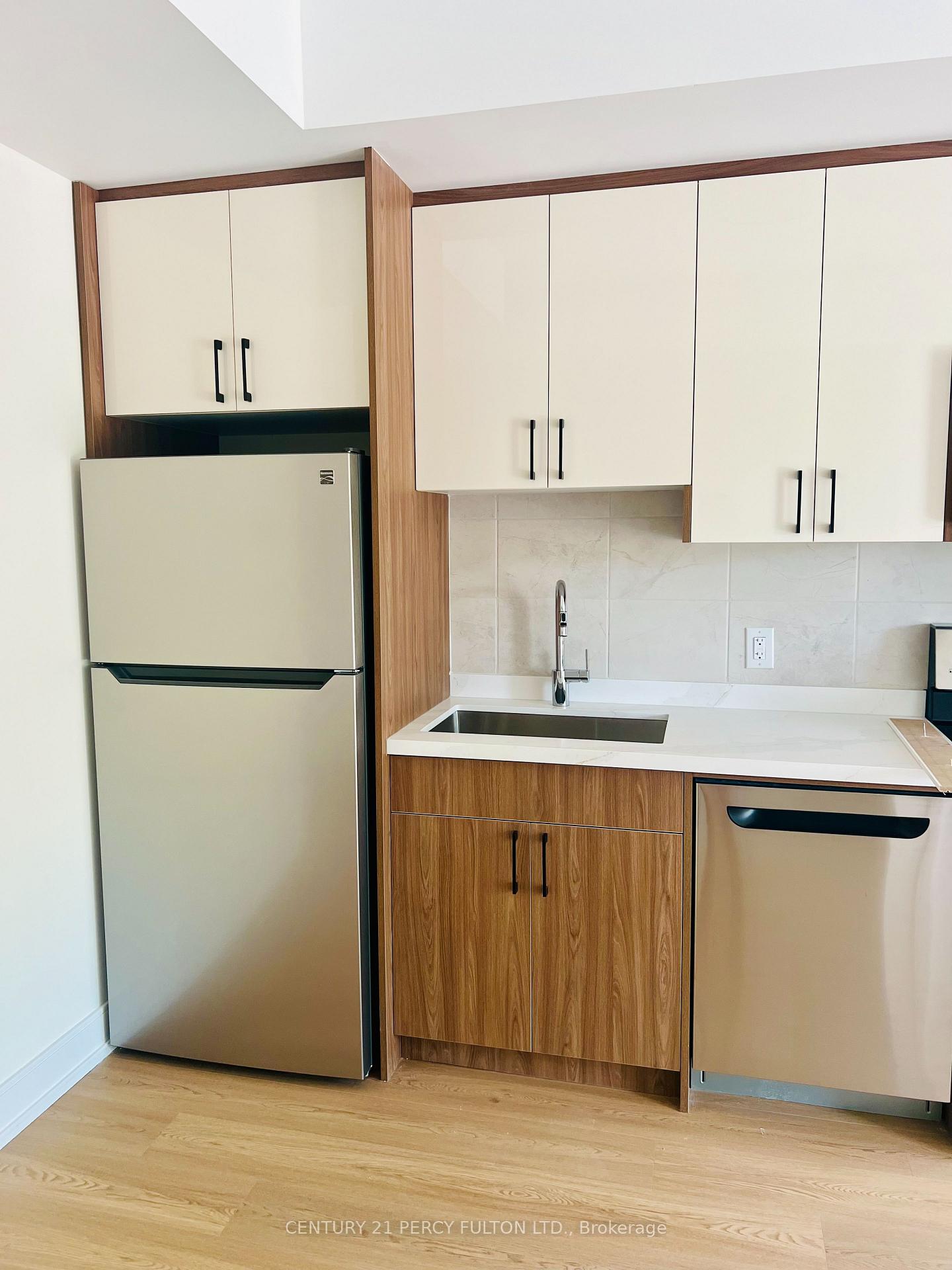 Photo 6 of Unit 17, 854 Doon Village Road W, Kitchener, Pioneer Park — HOMEH
