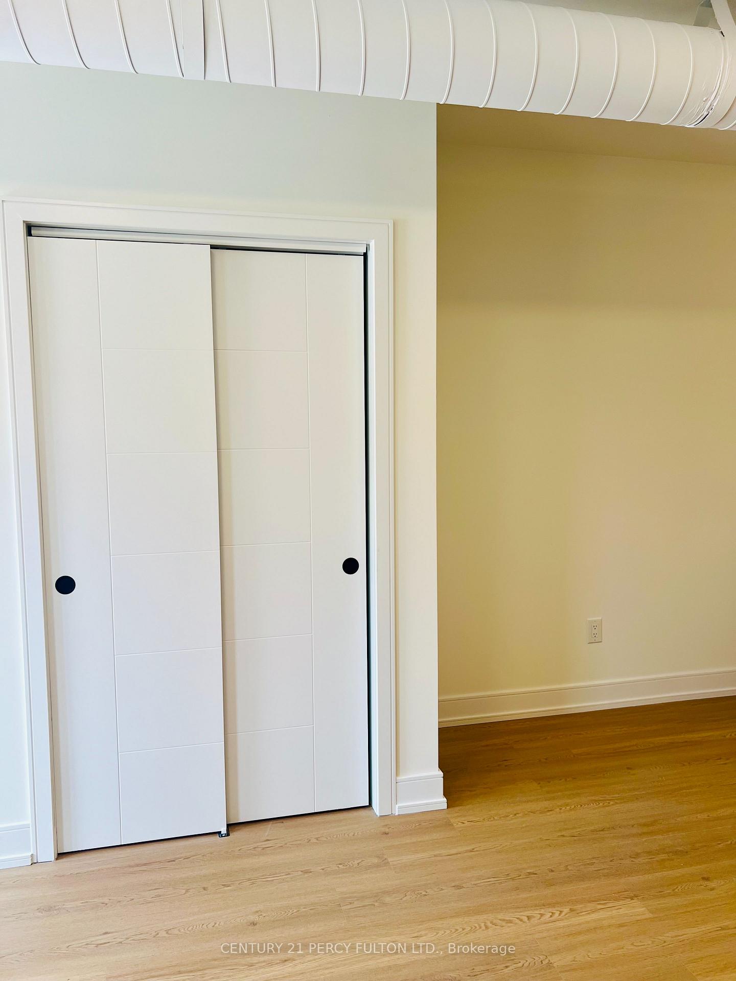 Photo 9 of Unit 17, 854 Doon Village Road W, Kitchener, Pioneer Park — HOMEH