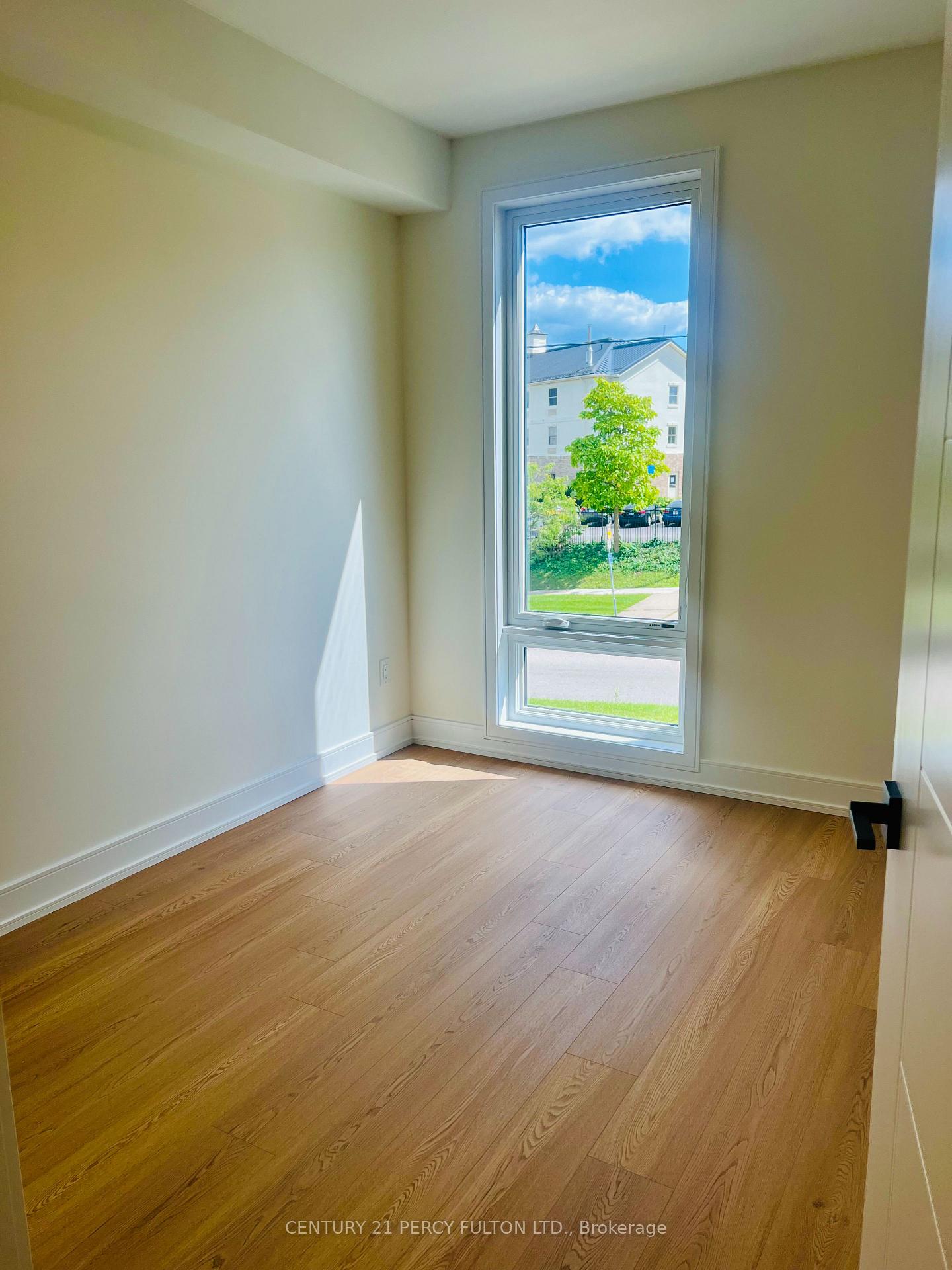 Photo 11 of Unit 17, 854 Doon Village Road W, Kitchener, Pioneer Park — HOMEH