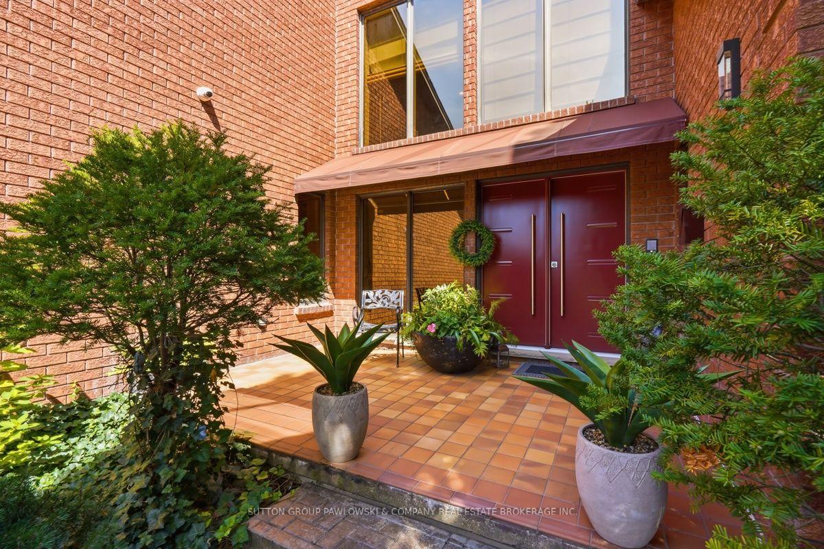 Photo 2 of 80 Carnegie Lane, London, South P — HOMEH