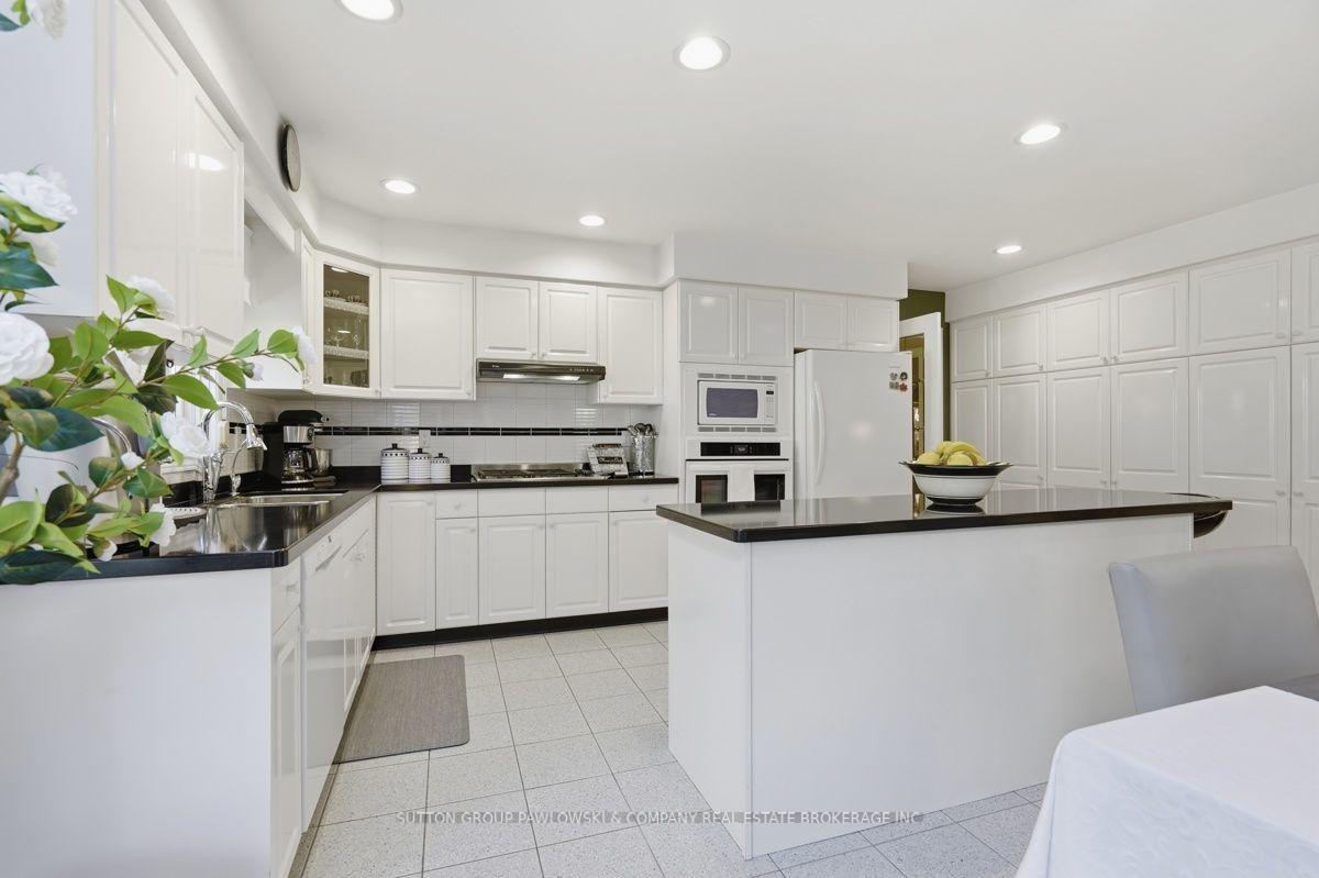 Photo 12 of 80 Carnegie Lane, London, South P — HOMEH