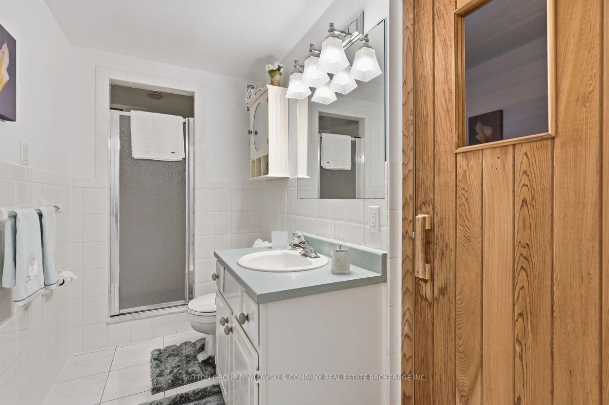 Photo 50 of 80 Carnegie Lane, London, South P — HOMEH