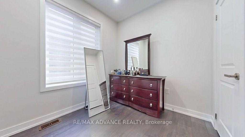Photo 6 of 167 Salterton Circle, Vaughan, Rural Vaughan — HOMEH