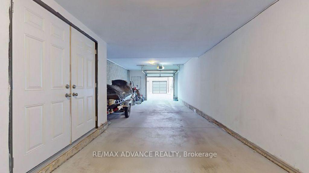 Photo 9 of 167 Salterton Circle, Vaughan, Rural Vaughan — HOMEH