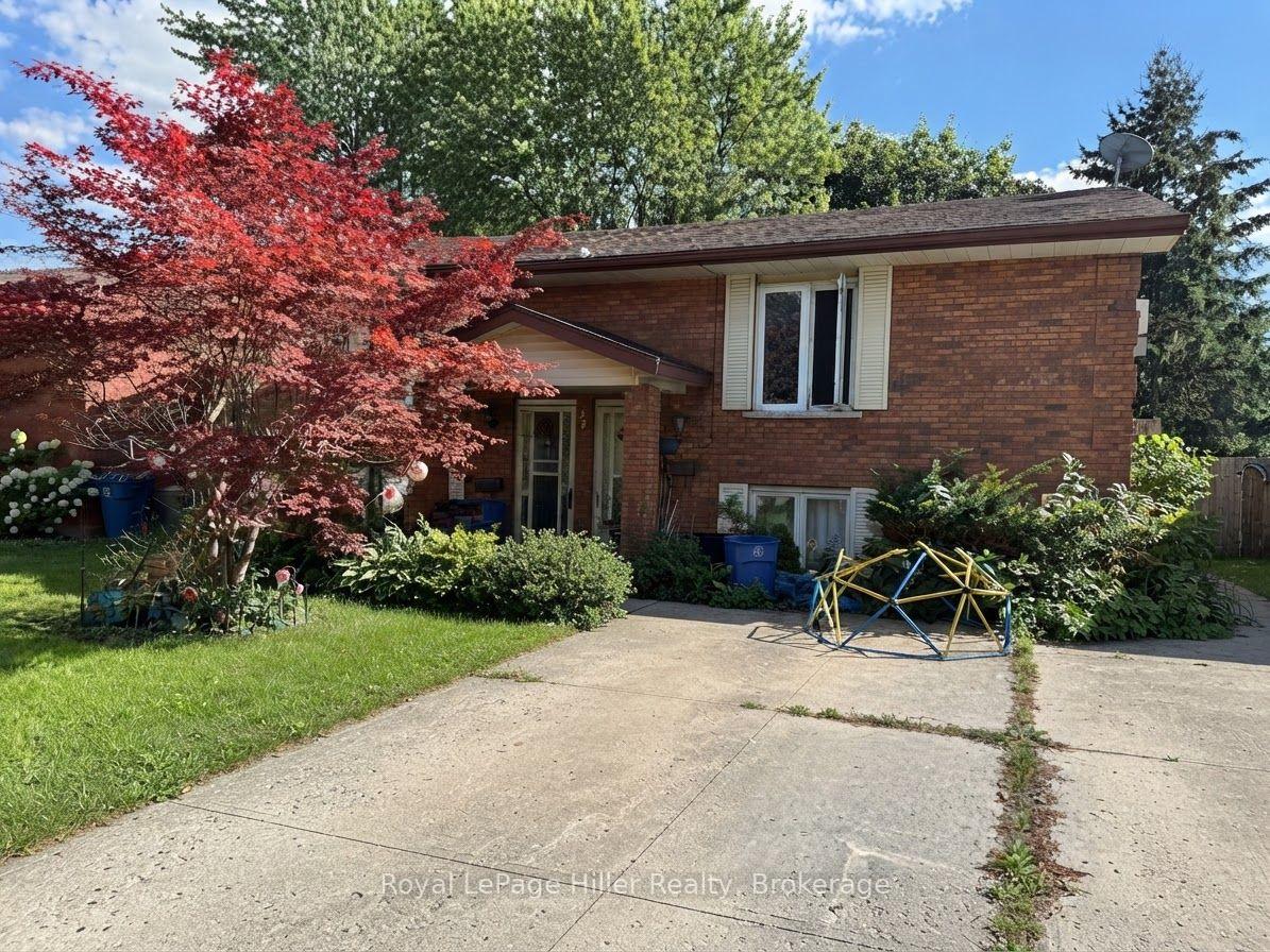 Photo 2 of 321 Maple Avenue, Stratford — HOMEH