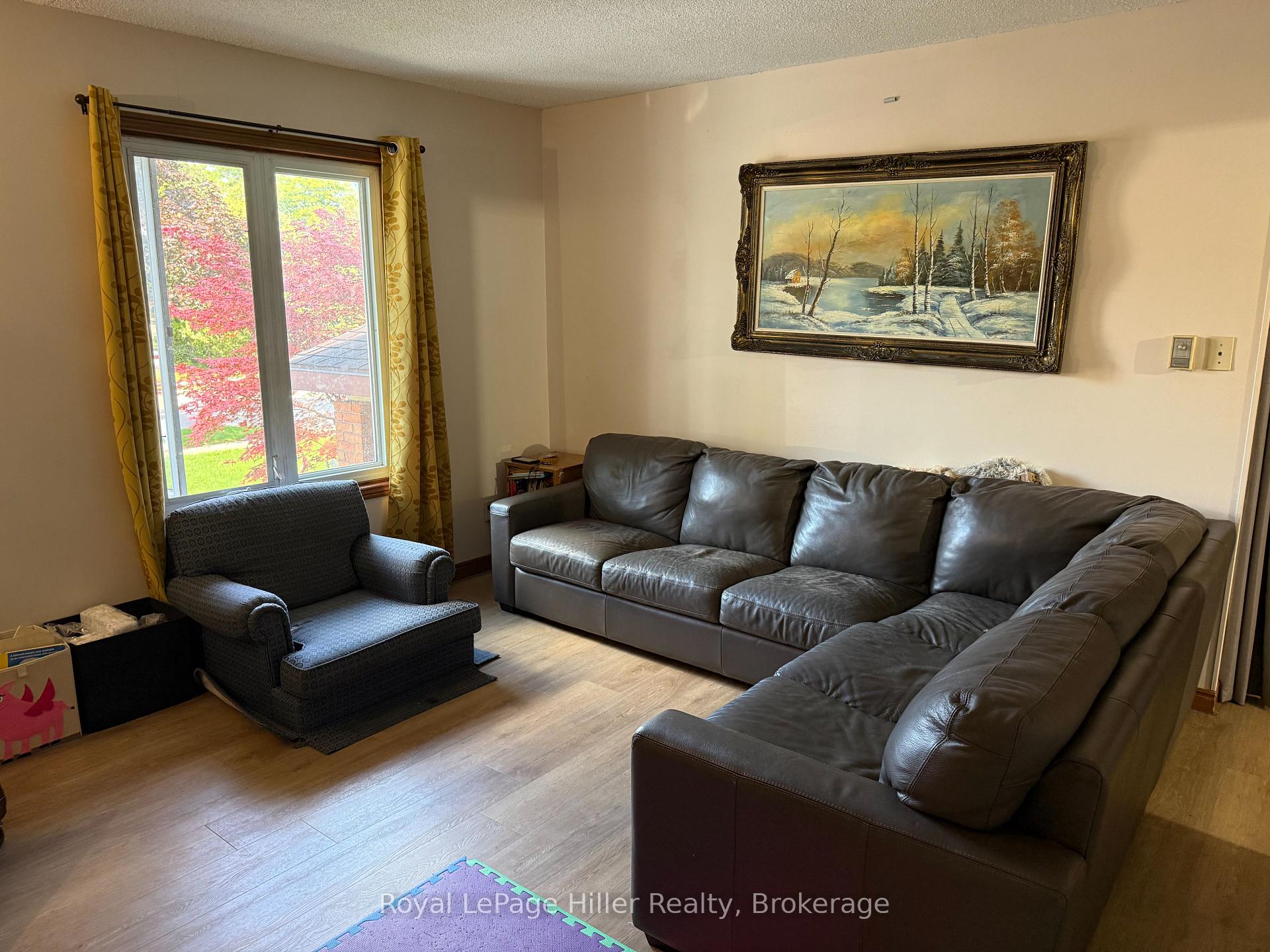 Photo 4 of 321 Maple Avenue, Stratford — HOMEH