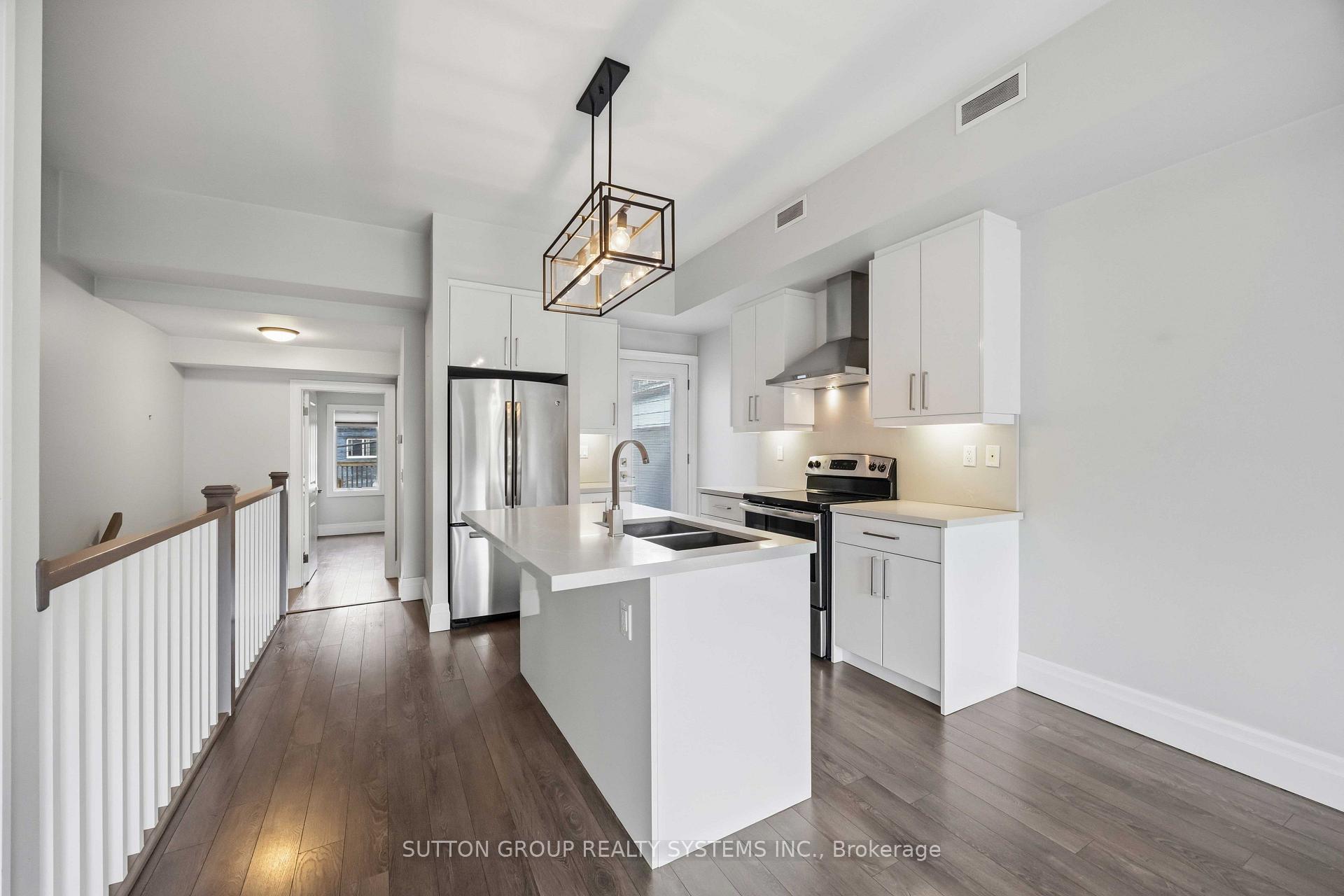 Front of Unit 2, 726 Richmond Street W
