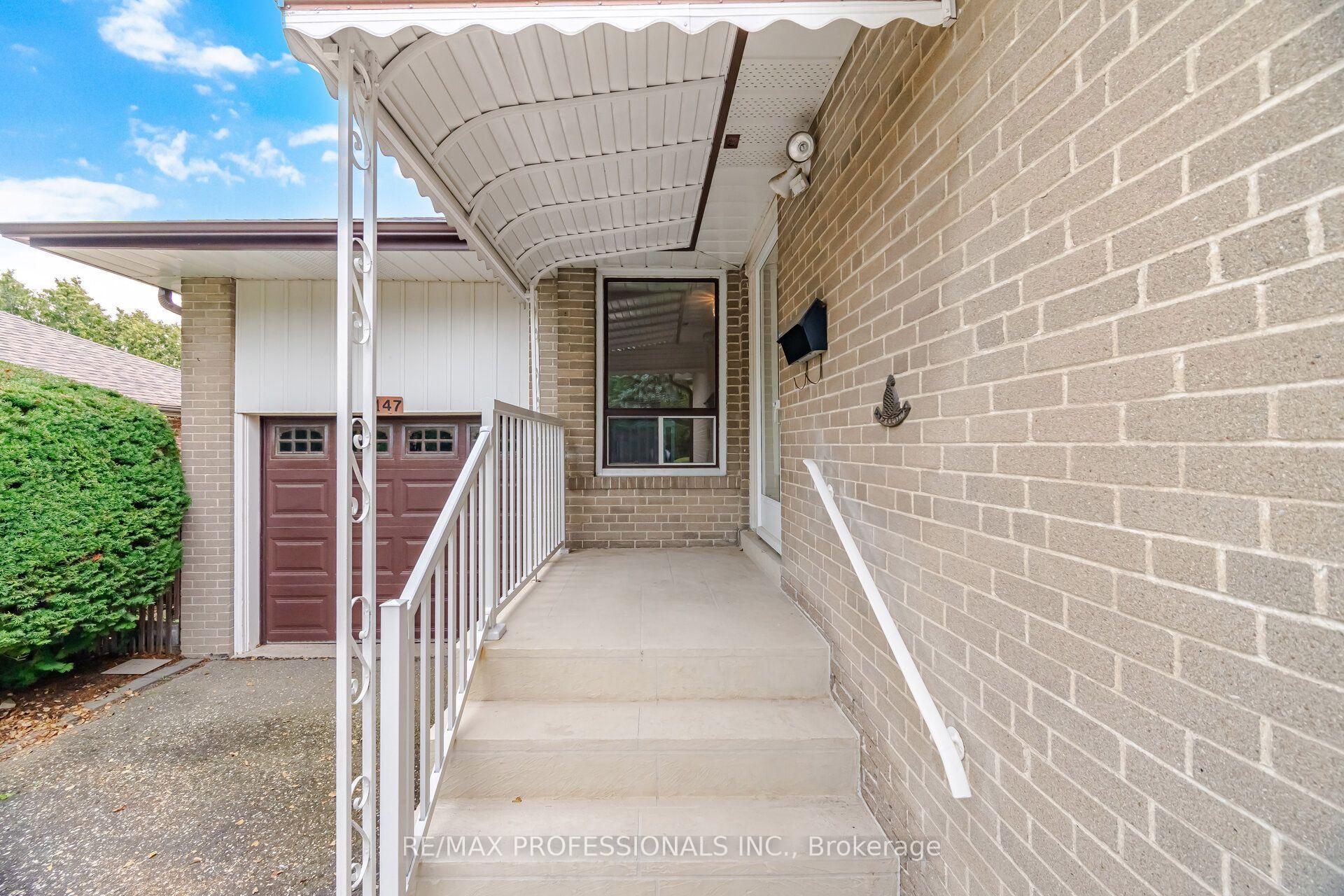 Photo 4 of 147 Chapman Road, Etobicoke, Humber Heights — HOMEH