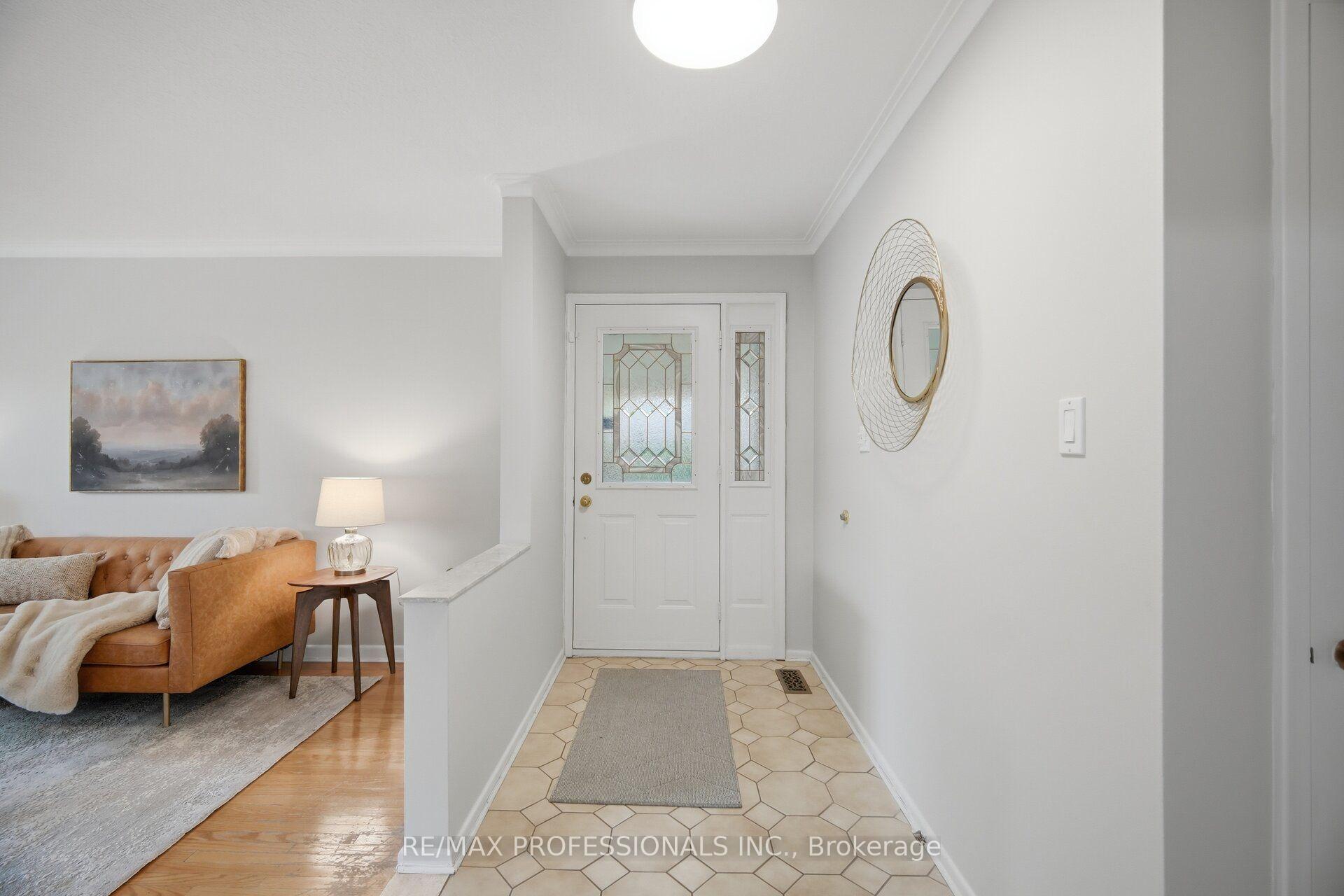 Photo 5 of 147 Chapman Road, Etobicoke, Humber Heights — HOMEH