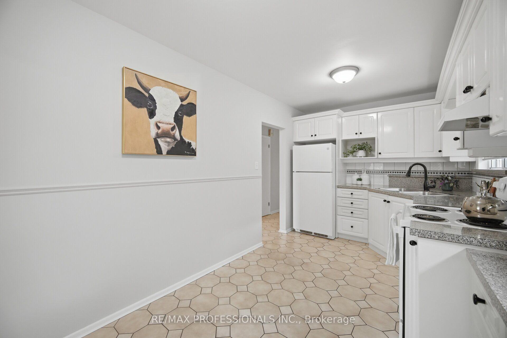 Photo 13 of 147 Chapman Road, Etobicoke, Humber Heights — HOMEH