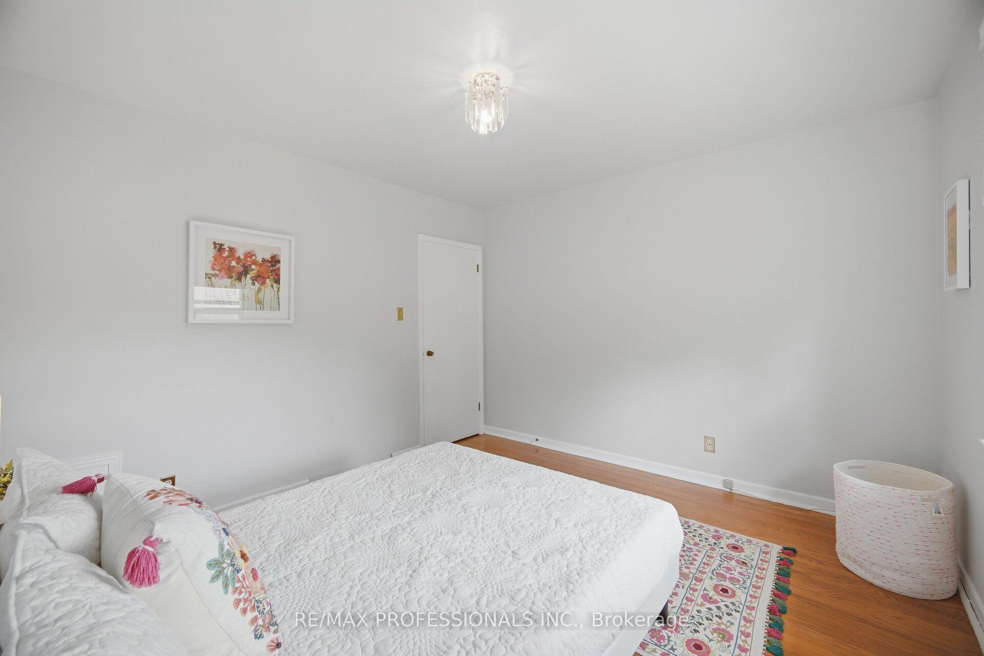 Photo 18 of 147 Chapman Road, Etobicoke, Humber Heights — HOMEH