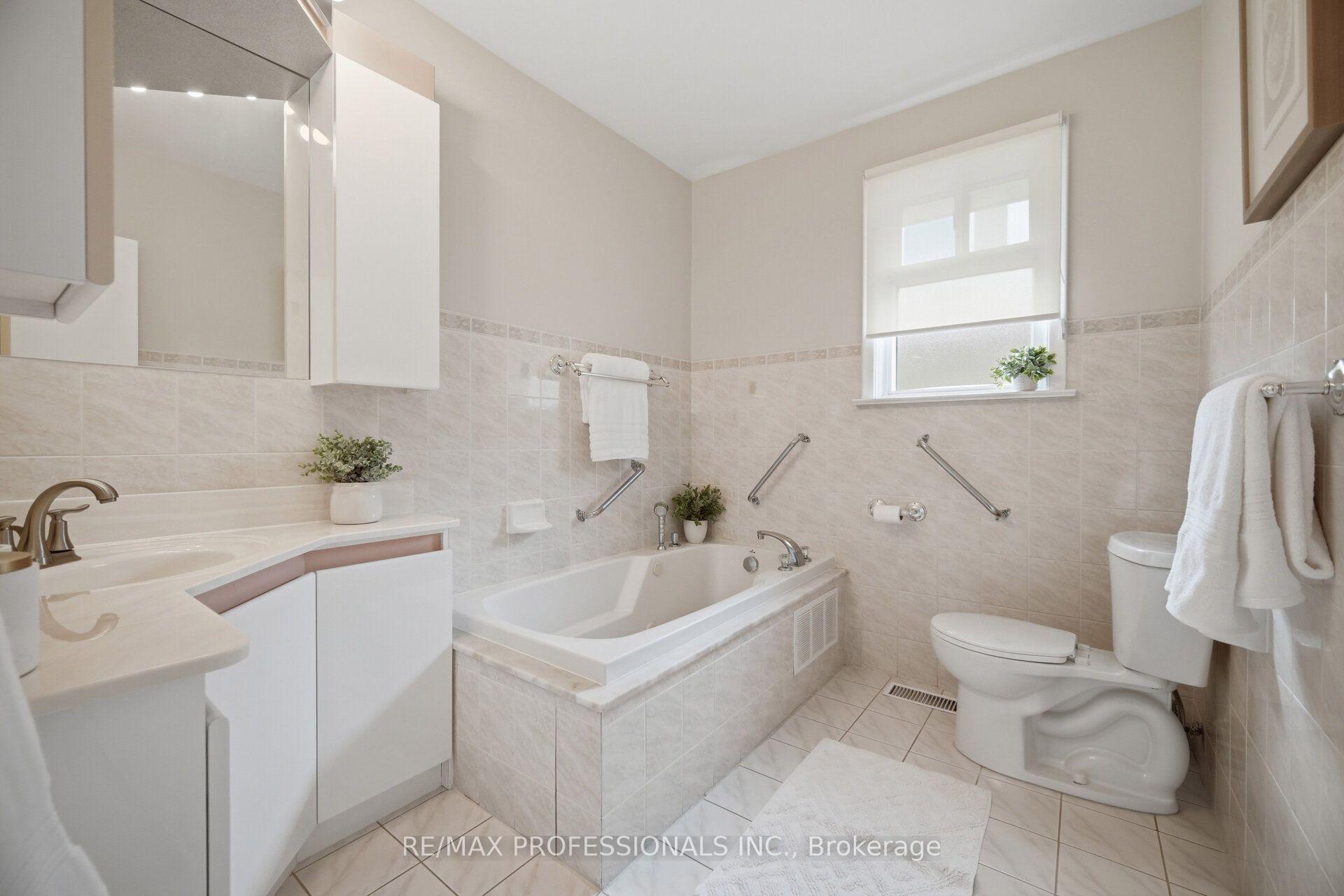 Photo 20 of 147 Chapman Road, Etobicoke, Humber Heights — HOMEH