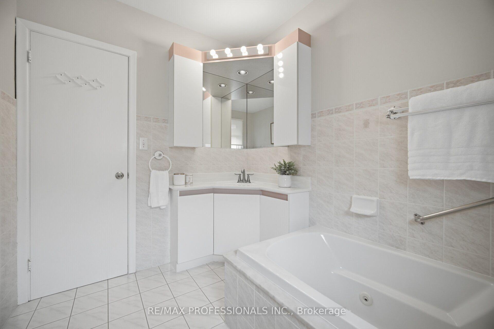 Photo 21 of 147 Chapman Road, Etobicoke, Humber Heights — HOMEH