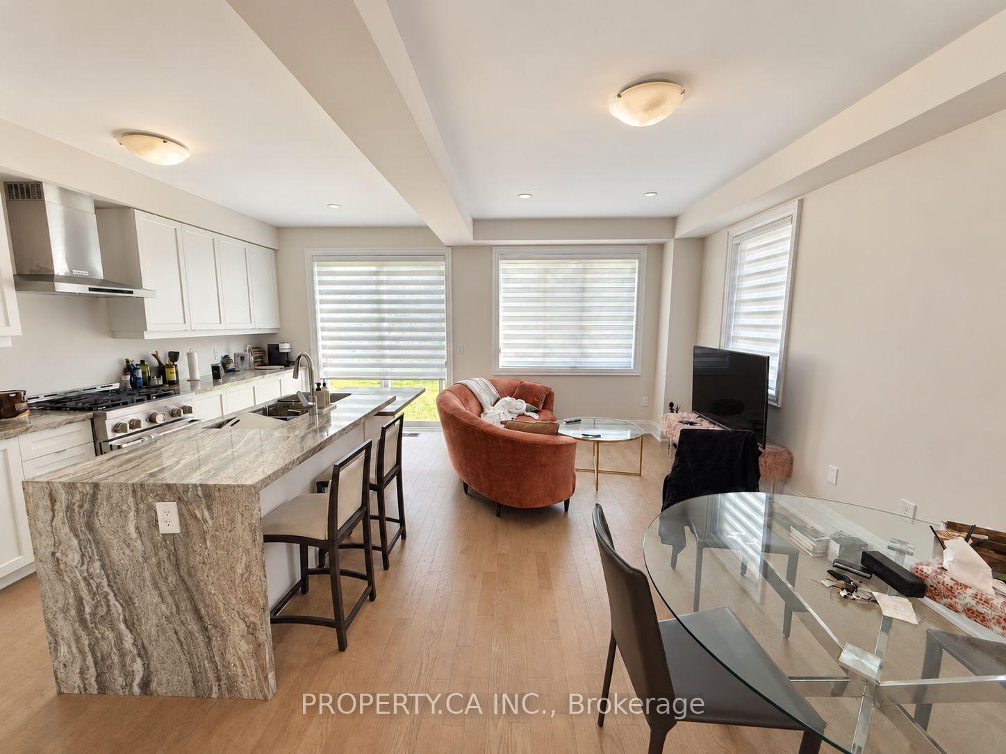 Photo 2 of 15 Schmeltzer Crescent, Richmond Hill, Rural Richmond Hill — HOMEH
