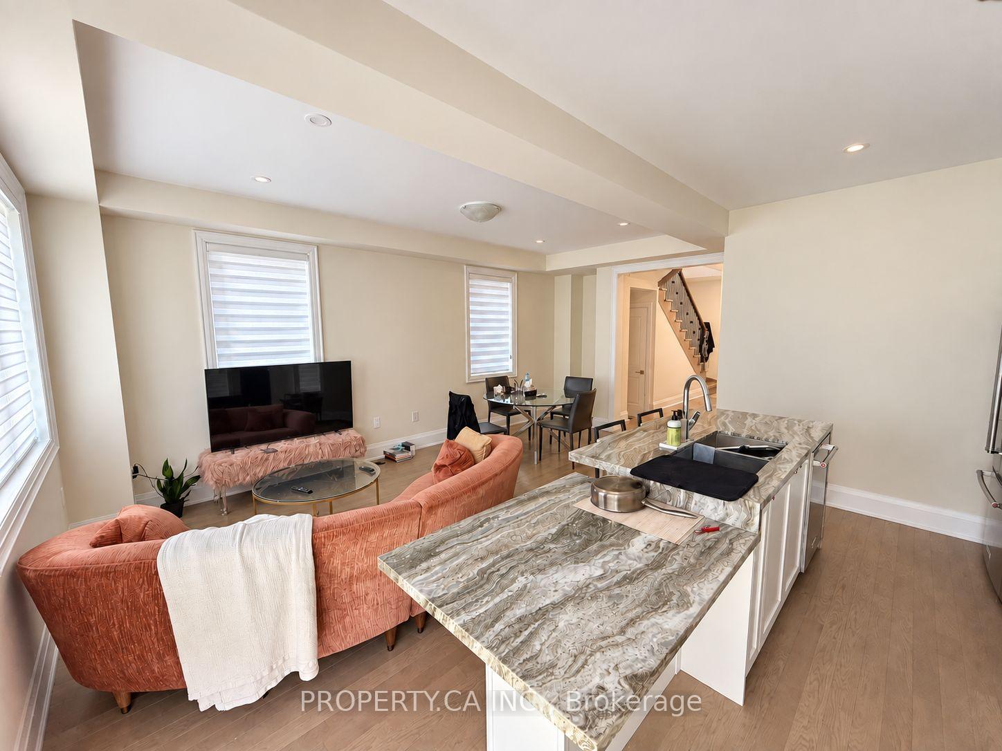 Photo 3 of 15 Schmeltzer Crescent, Richmond Hill, Rural Richmond Hill — HOMEH