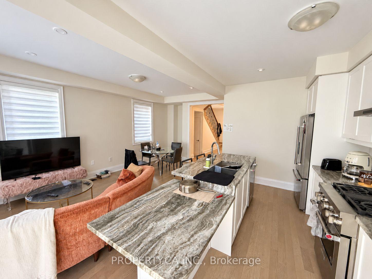 Photo 4 of 15 Schmeltzer Crescent, Richmond Hill, Rural Richmond Hill — HOMEH