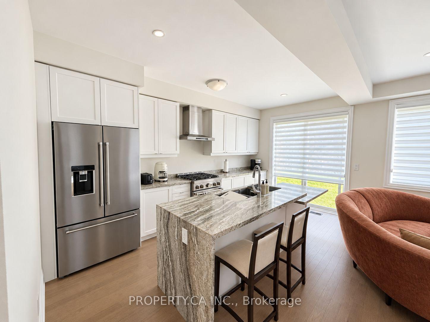 Photo 5 of 15 Schmeltzer Crescent, Richmond Hill, Rural Richmond Hill — HOMEH