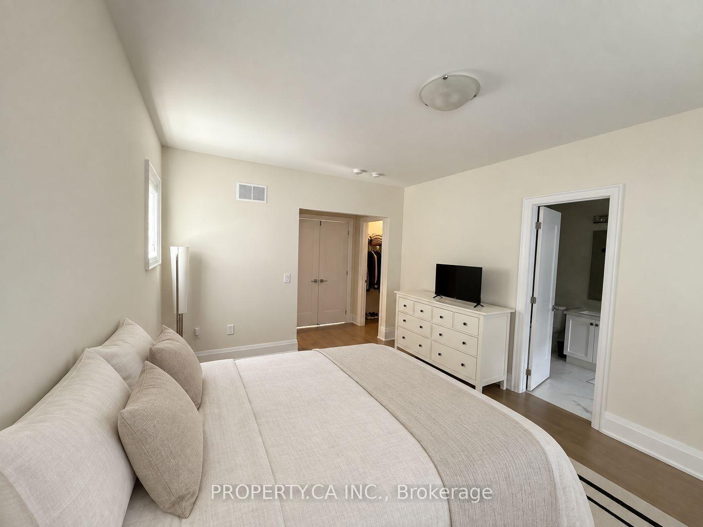 Photo 6 of 15 Schmeltzer Crescent, Richmond Hill, Rural Richmond Hill — HOMEH