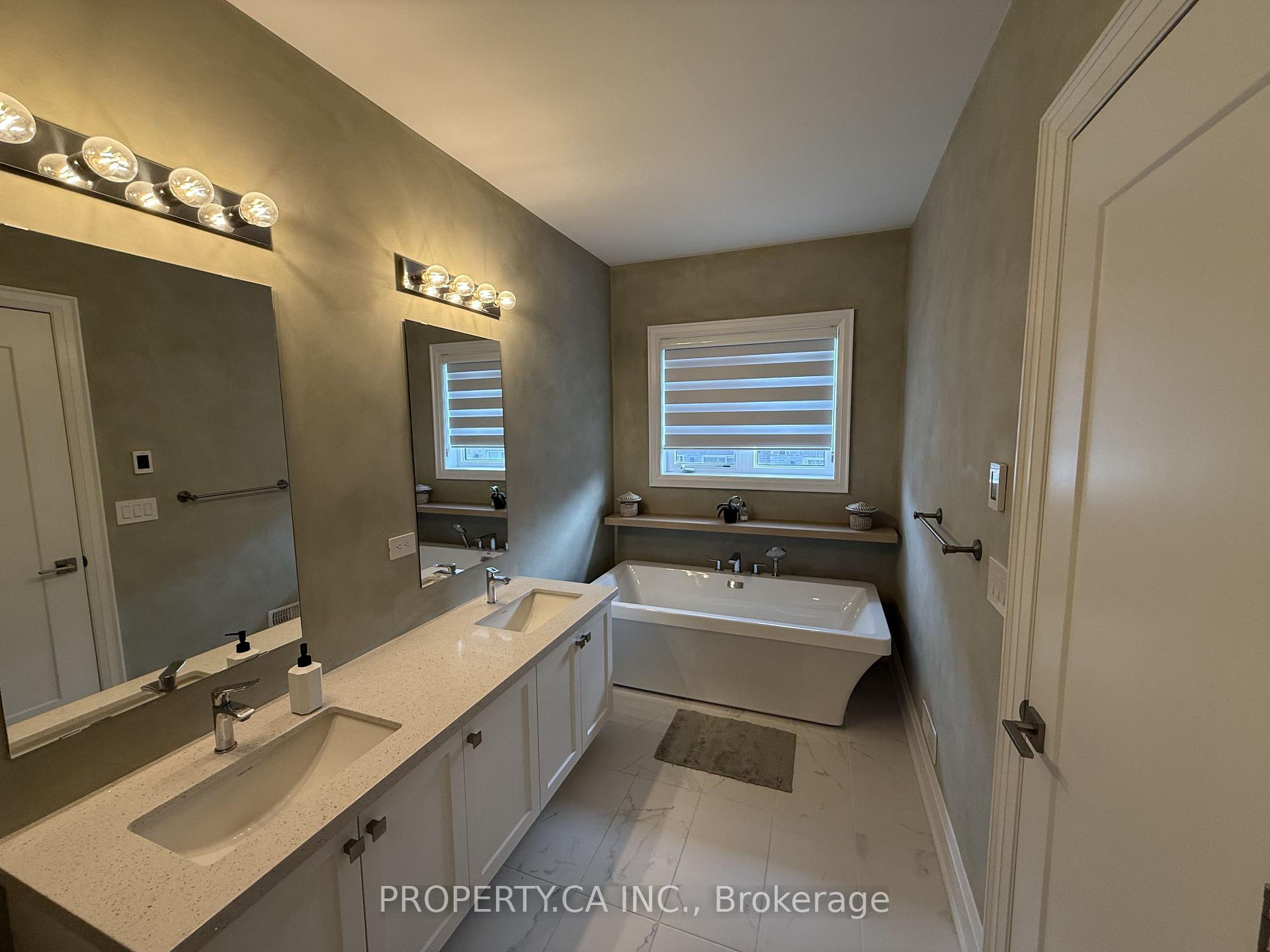 Photo 12 of 15 Schmeltzer Crescent, Richmond Hill, Rural Richmond Hill — HOMEH
