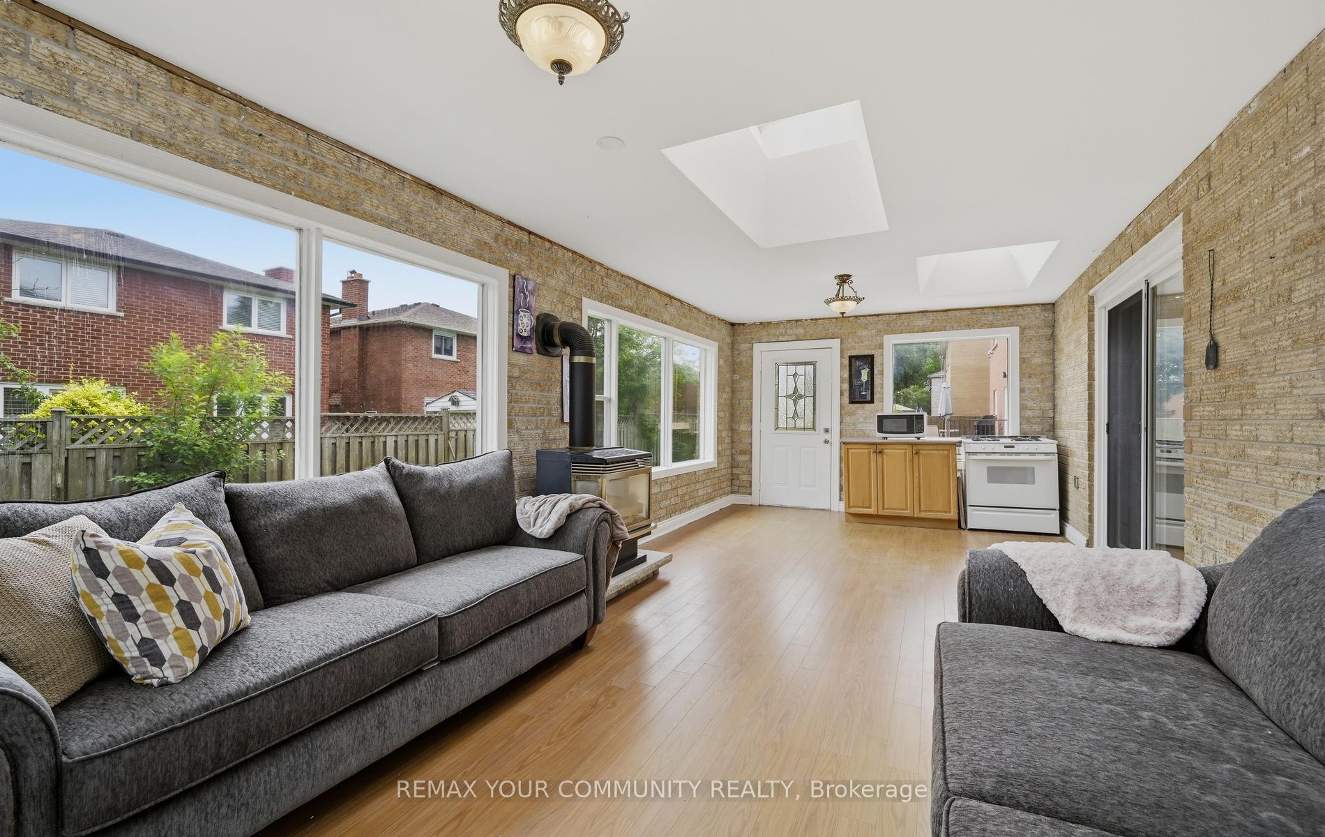 Photo 18 of 1554 Saugeen Drive, Pickering, Amberlea — HOMEH
