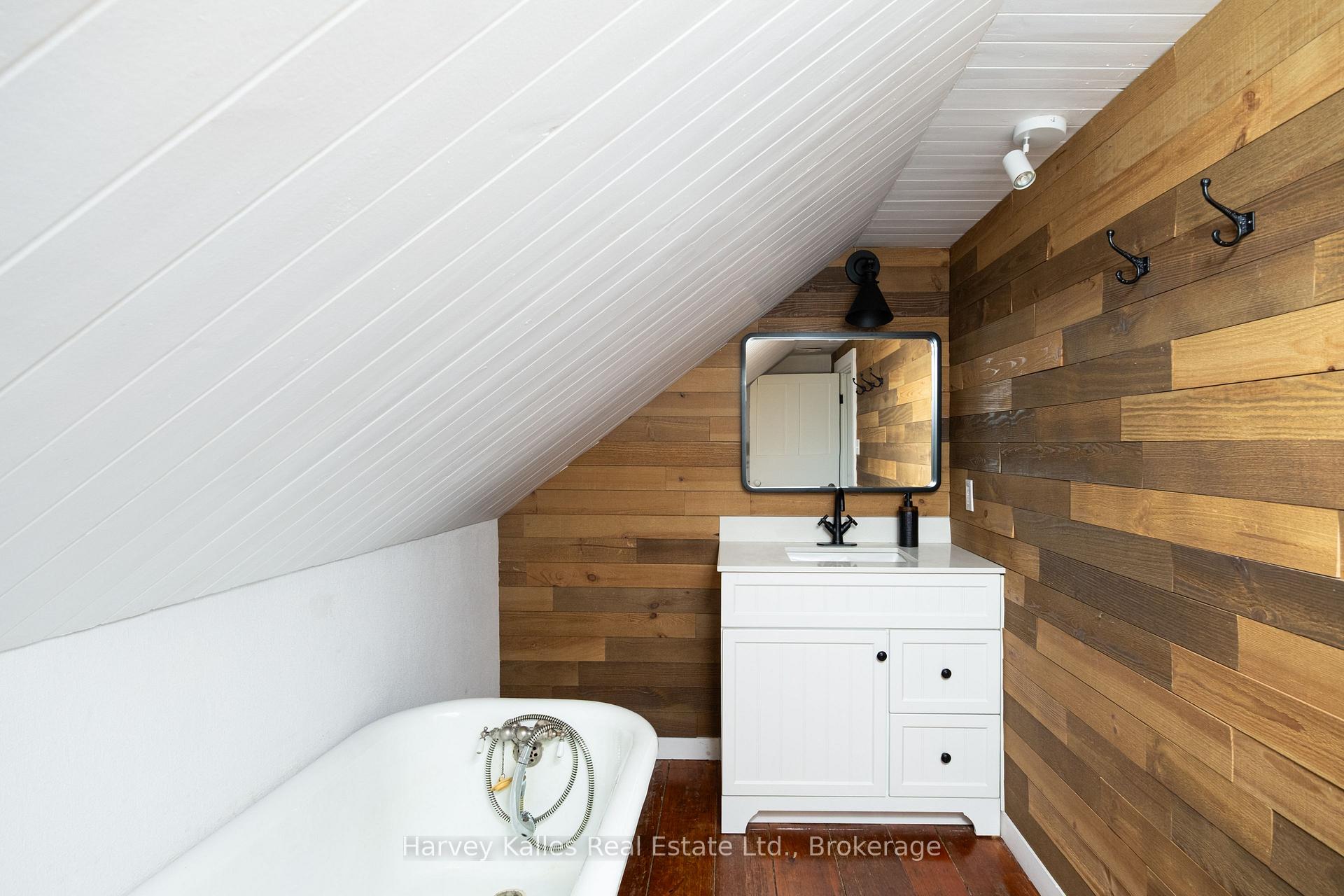 Photo 26 of 244 Salmon Point Road, Prince Edward County, Athol Ward — HOMEH