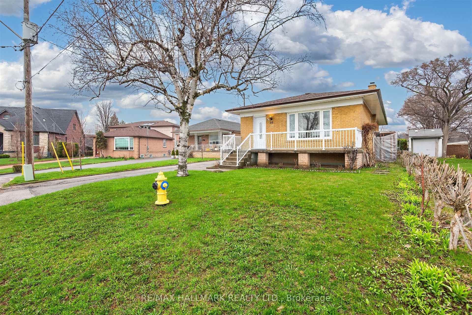 Photo 3 of 50 Dorking Crescent, North York, Downsview-Roding-CFB — HOMEH