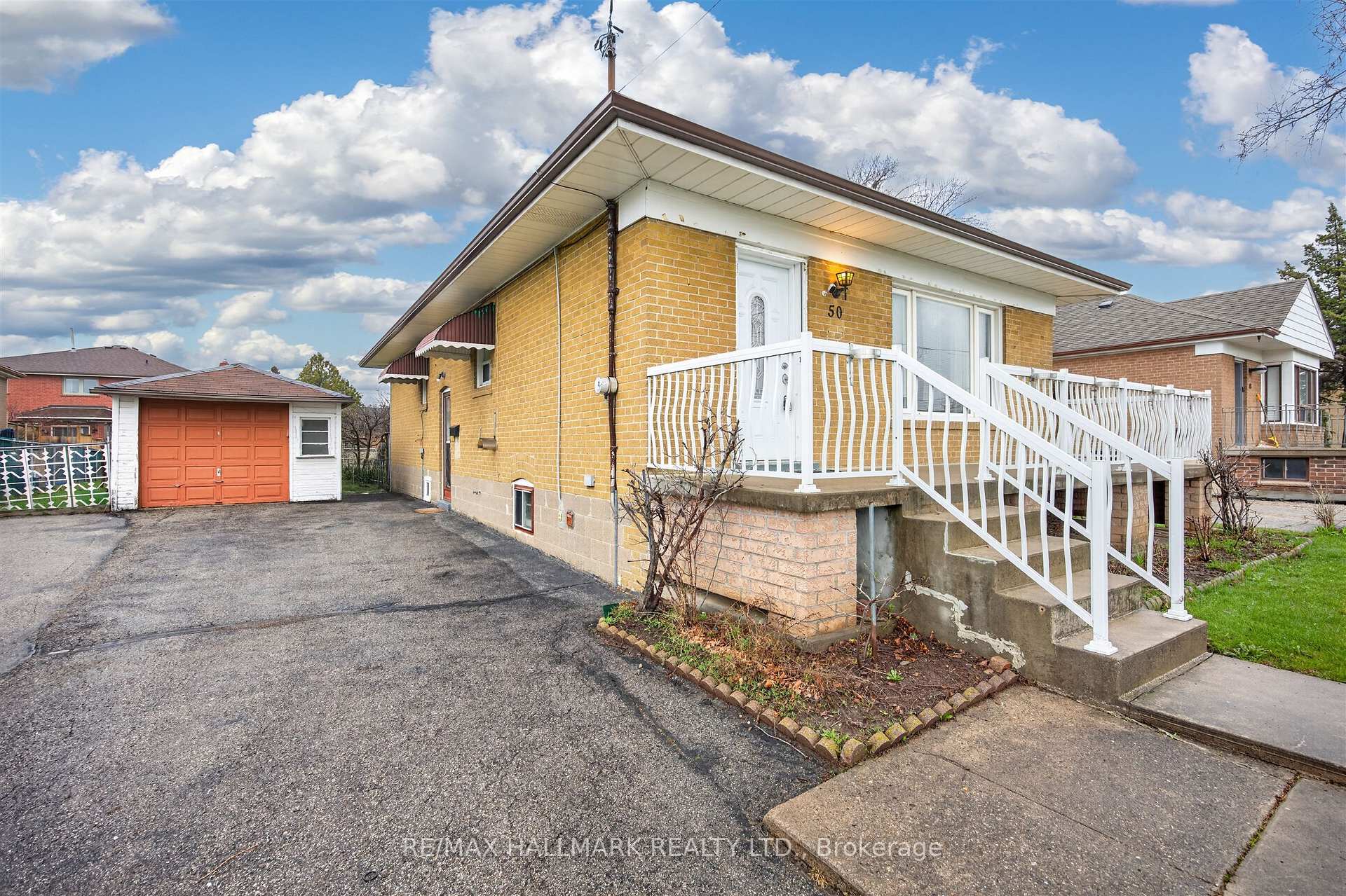 Photo 4 of 50 Dorking Crescent, North York, Downsview-Roding-CFB — HOMEH