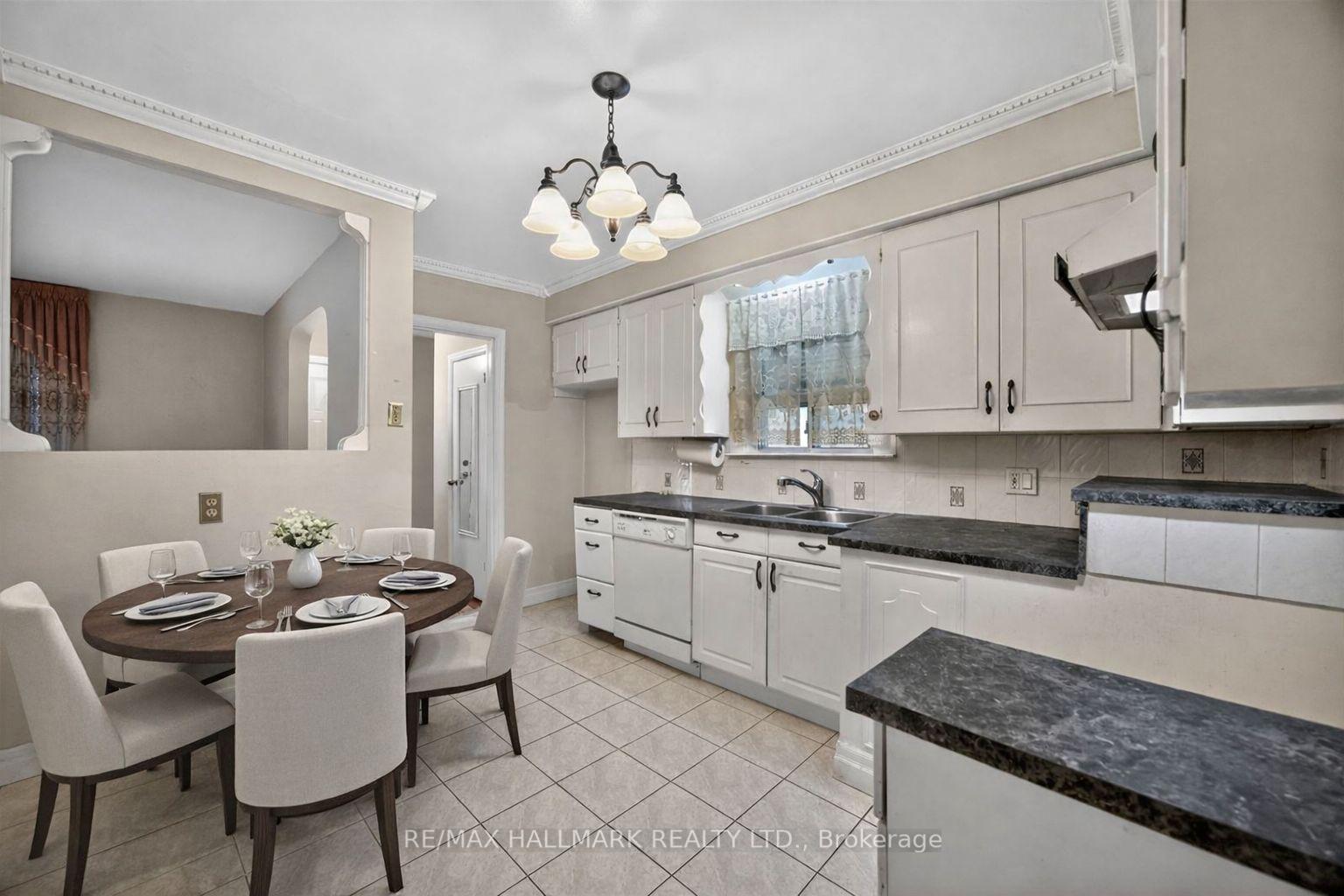 Photo 13 of 50 Dorking Crescent, North York, Downsview-Roding-CFB — HOMEH