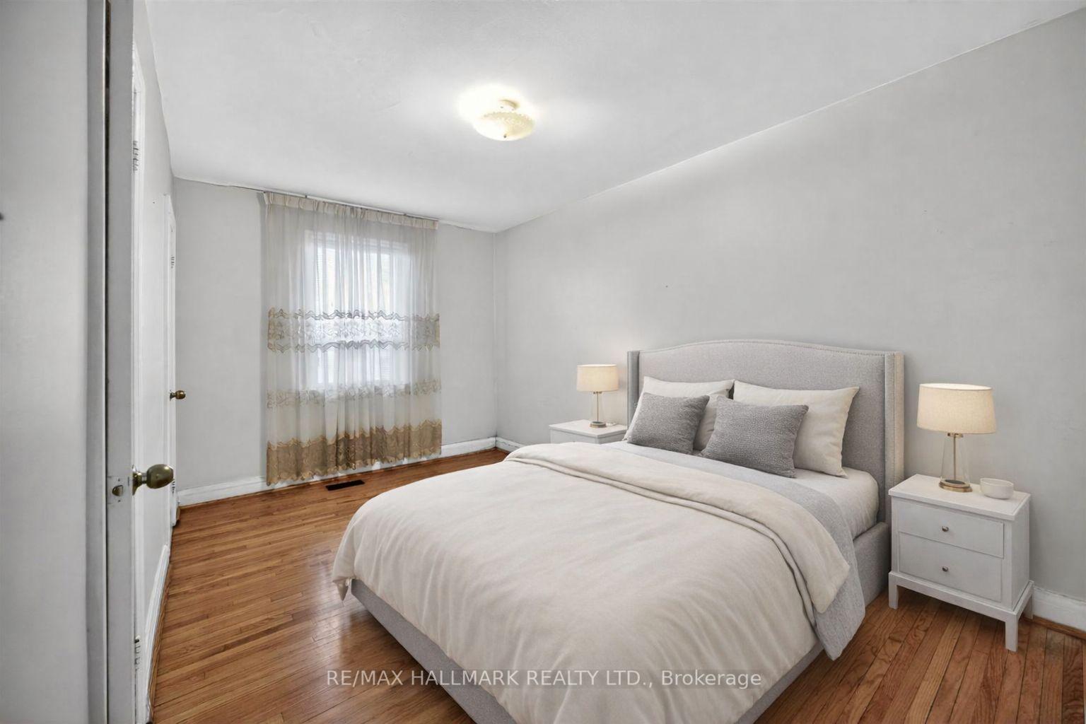 Photo 16 of 50 Dorking Crescent, North York, Downsview-Roding-CFB — HOMEH