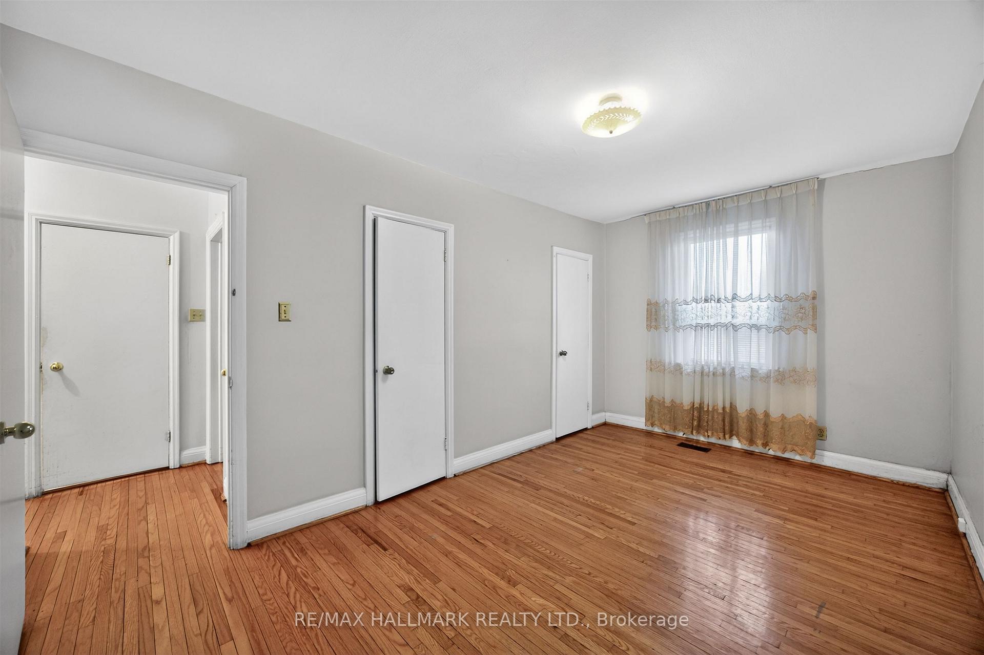 Photo 17 of 50 Dorking Crescent, North York, Downsview-Roding-CFB — HOMEH