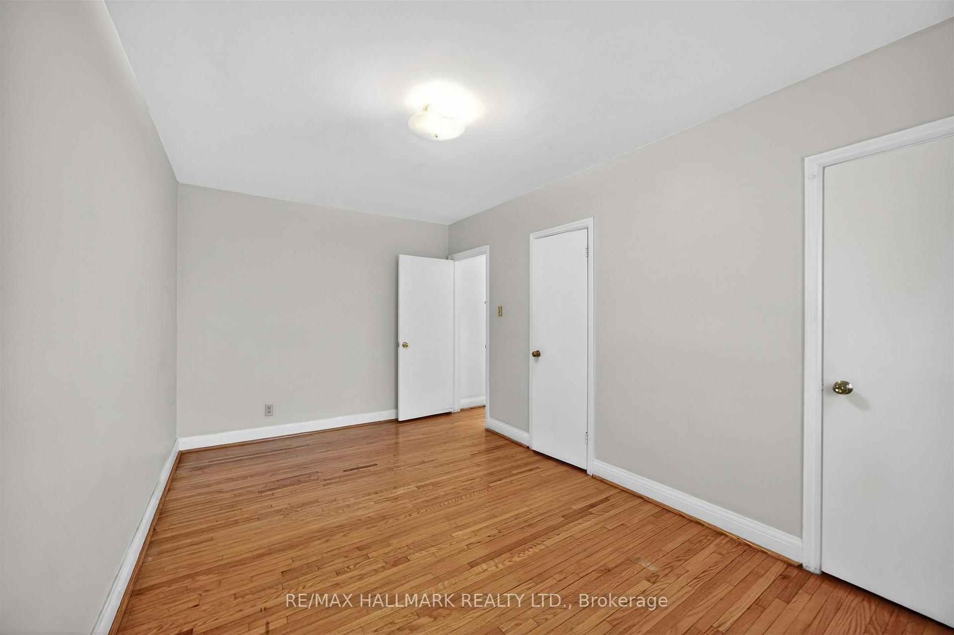 Photo 18 of 50 Dorking Crescent, North York, Downsview-Roding-CFB — HOMEH