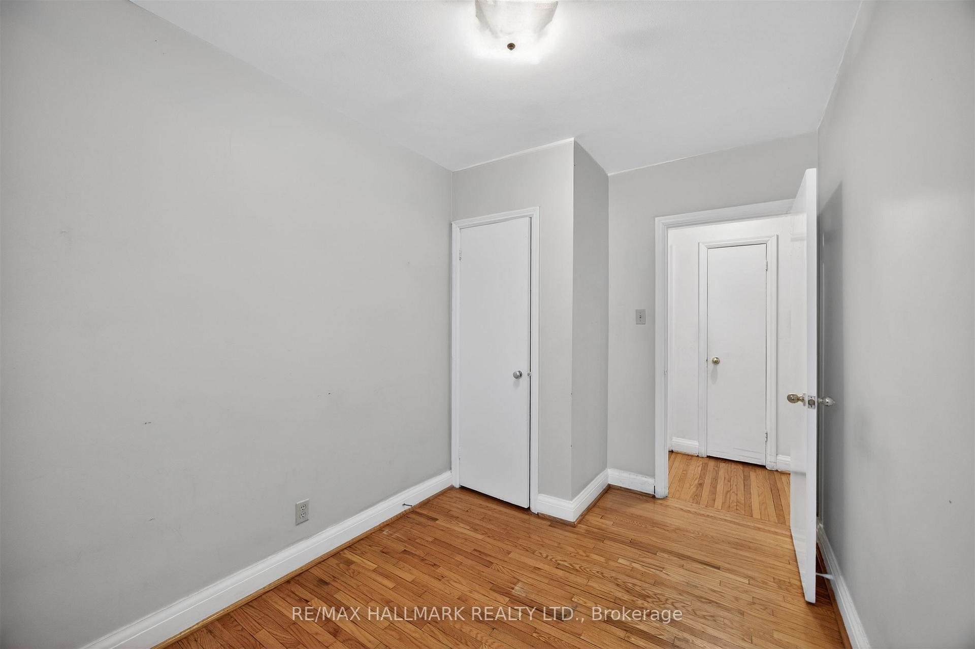 Photo 23 of 50 Dorking Crescent, North York, Downsview-Roding-CFB — HOMEH